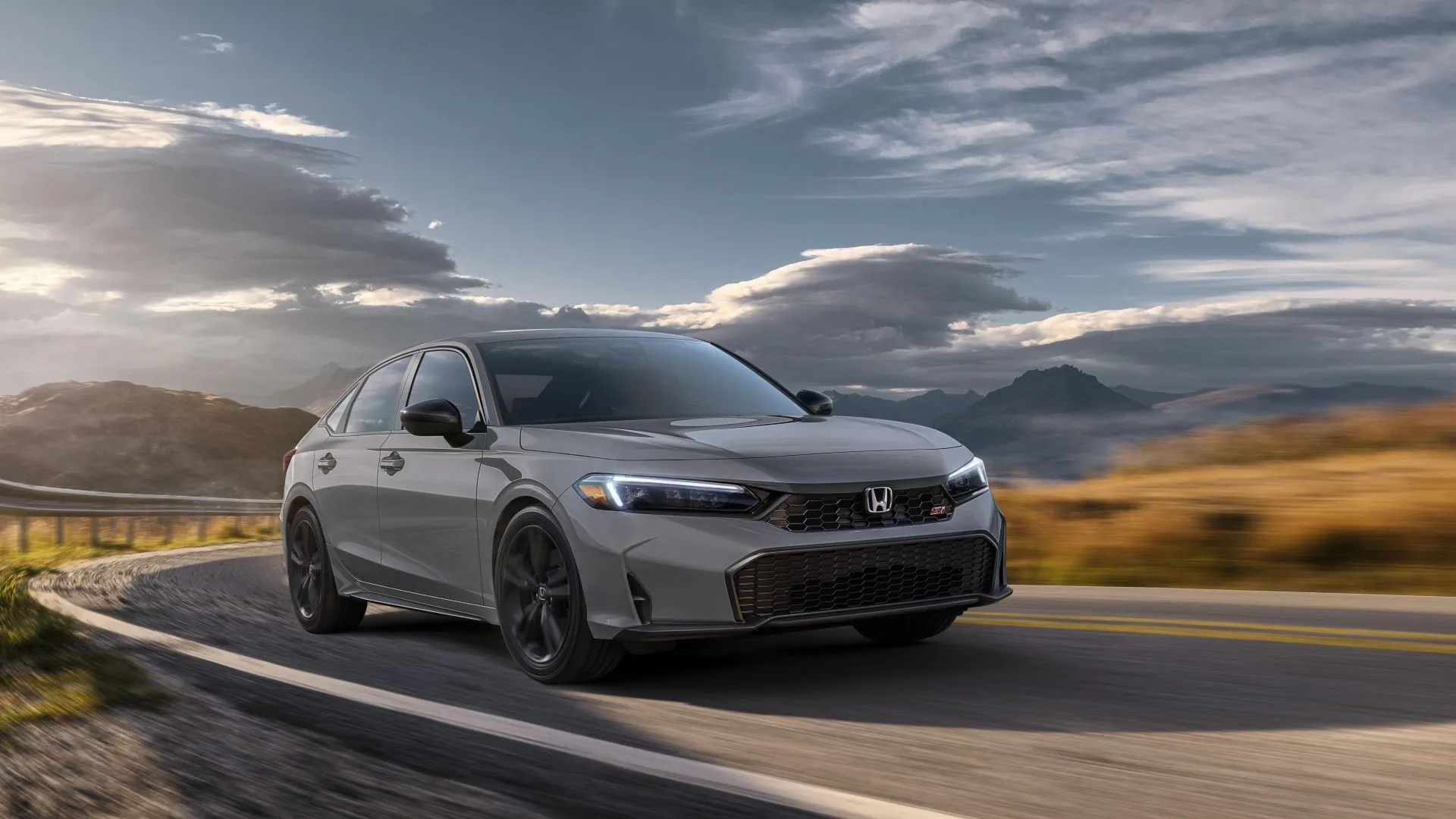 Honda Civic Si 2025 màu đỏ góc 3/4 phía trước trên đường