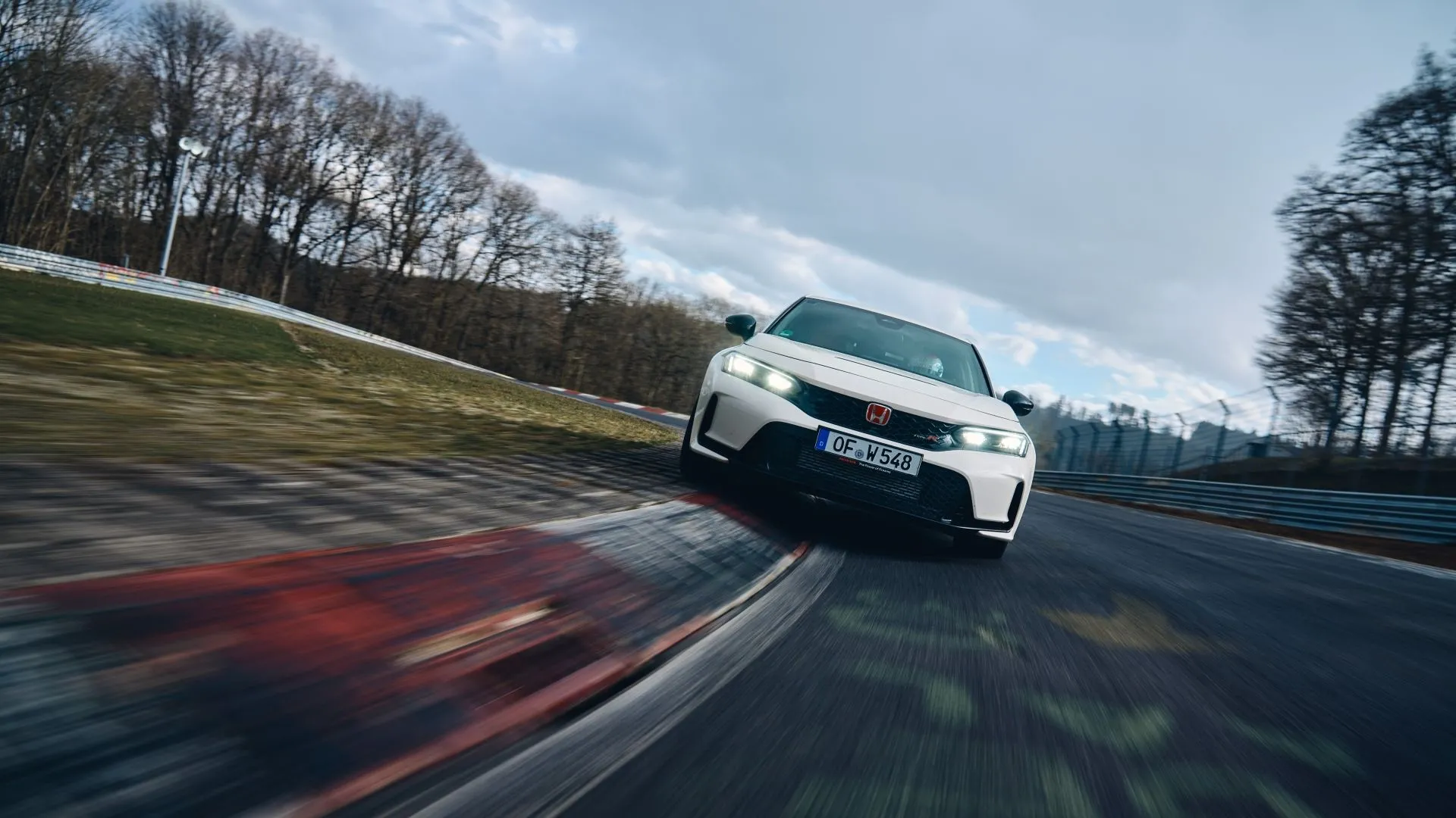 Honda Civic Type R 2025 chinh phục đường đua Nürburgring với hiệu suất vượt trội