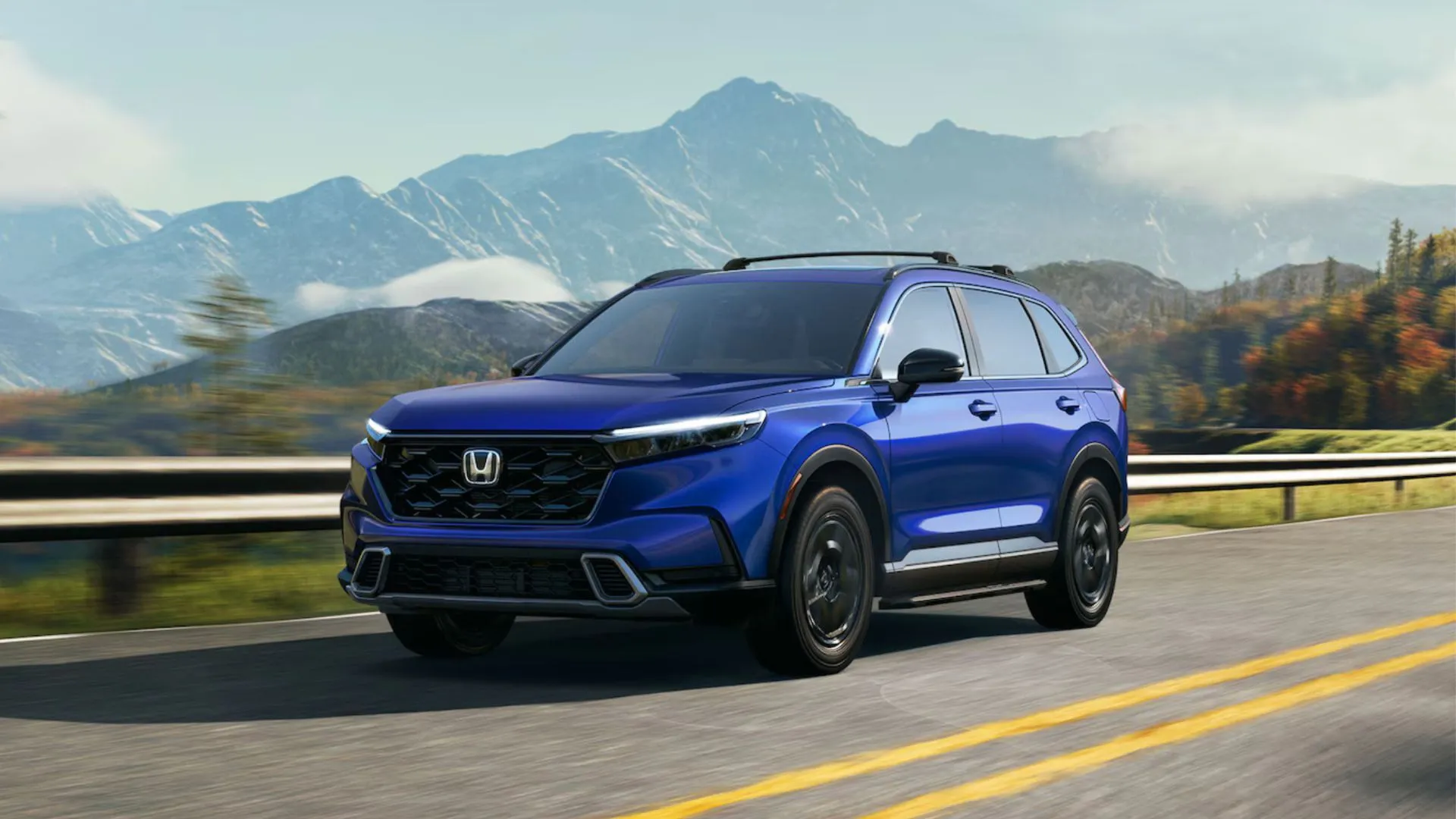 Honda CR-V Hybrid màu xanh dương đang lái trên đường nông thôn