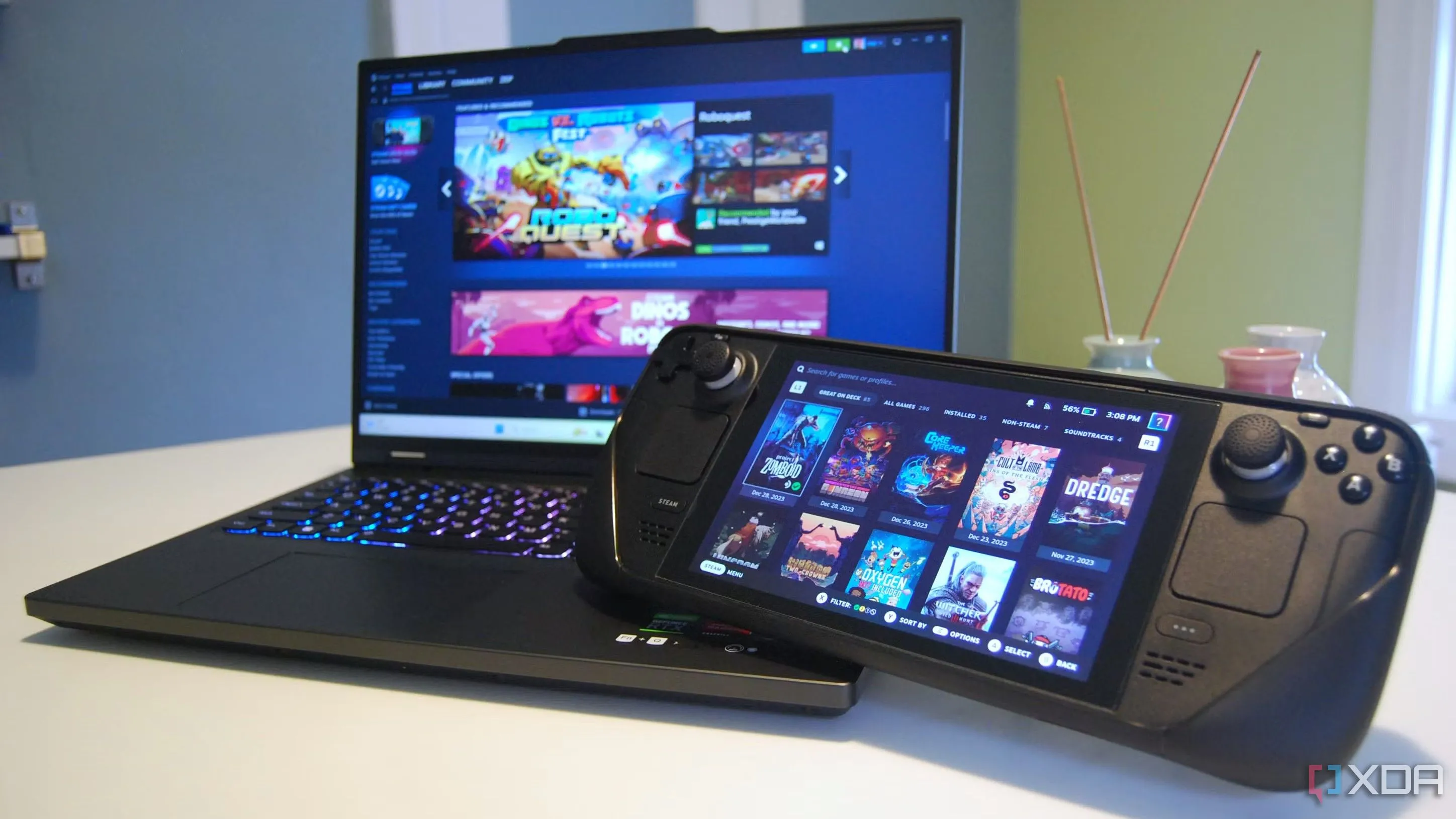 Laptop và Steam Deck hiển thị giao diện cửa hàng Steam, minh họa việc truy cập Steam trên nhiều thiết bị