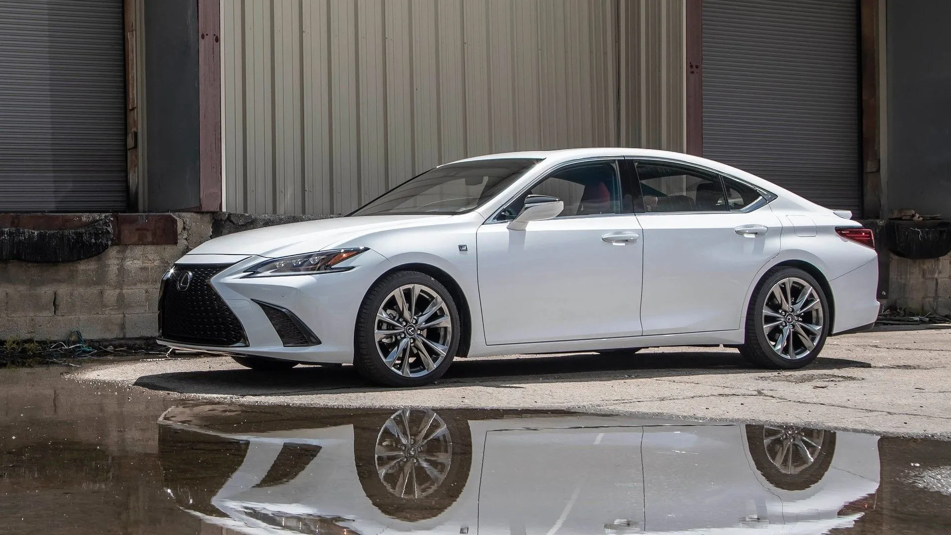 Lexus ES 300h 2019 màu xám, sedan hybrid hạng sang cũ đáng tin cậy