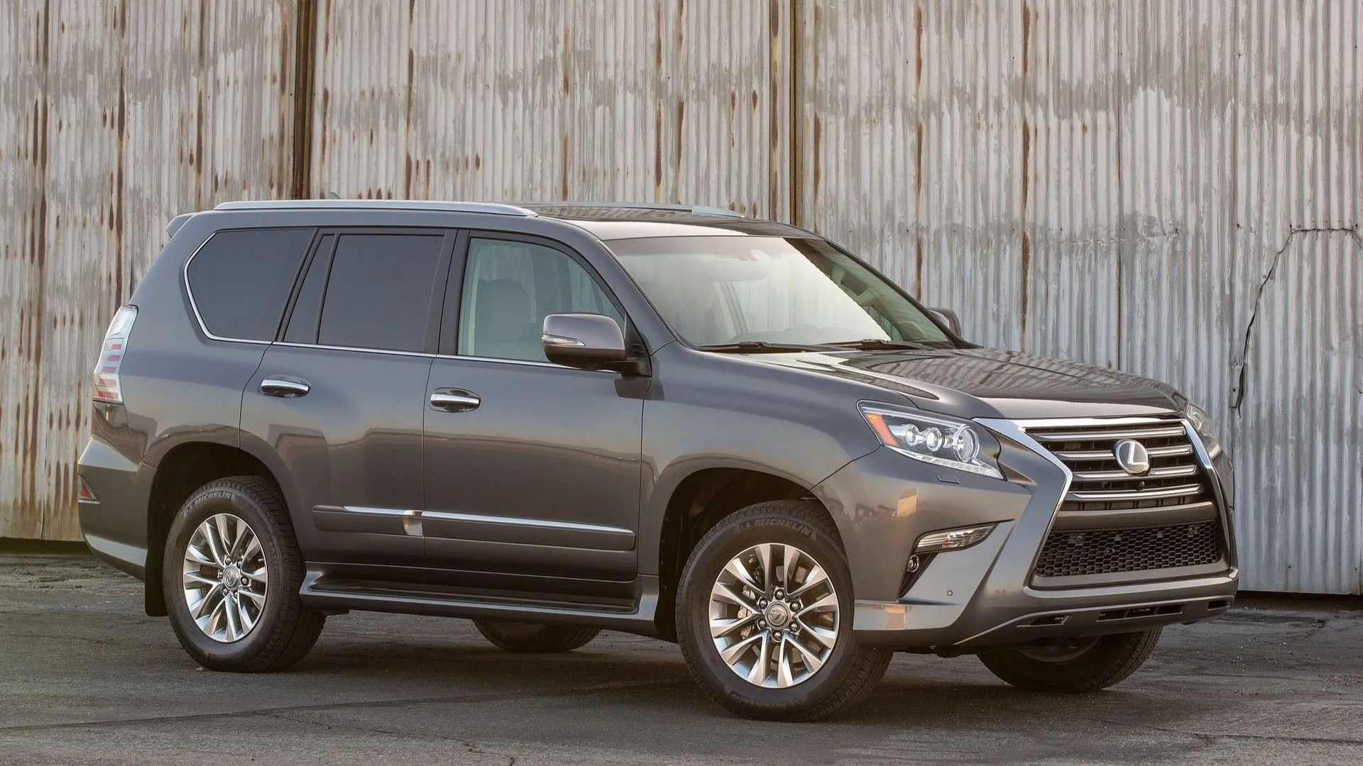 Lexus GX 2018 màu đen mạnh mẽ, SUV hạng sang cũ có khả năng off-road vượt trội và độ bền bỉ đáng kinh ngạc.