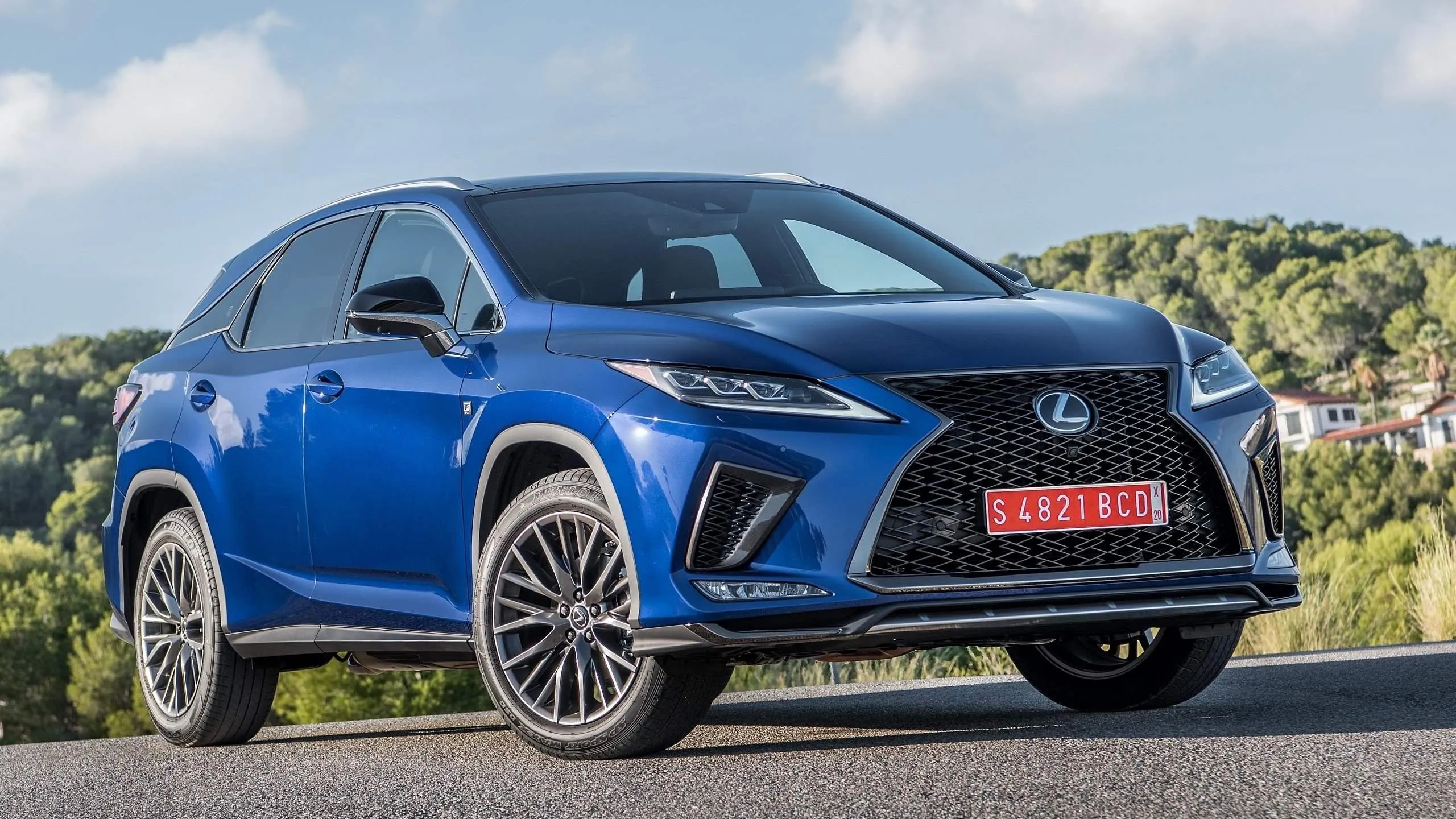 Lexus RX 2020 màu trắng, mẫu SUV hạng sang cũ phổ biến và đáng tin cậy hàng đầu.