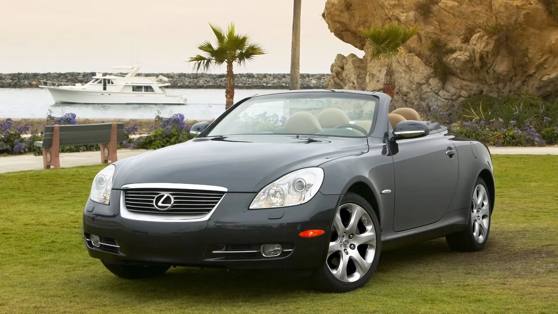 Lexus SC đời 2008 màu đỏ mui trần, mẫu xe thể thao cá tính với động cơ V8 và độ tin cậy được đánh giá cao từ chủ sở hữu.