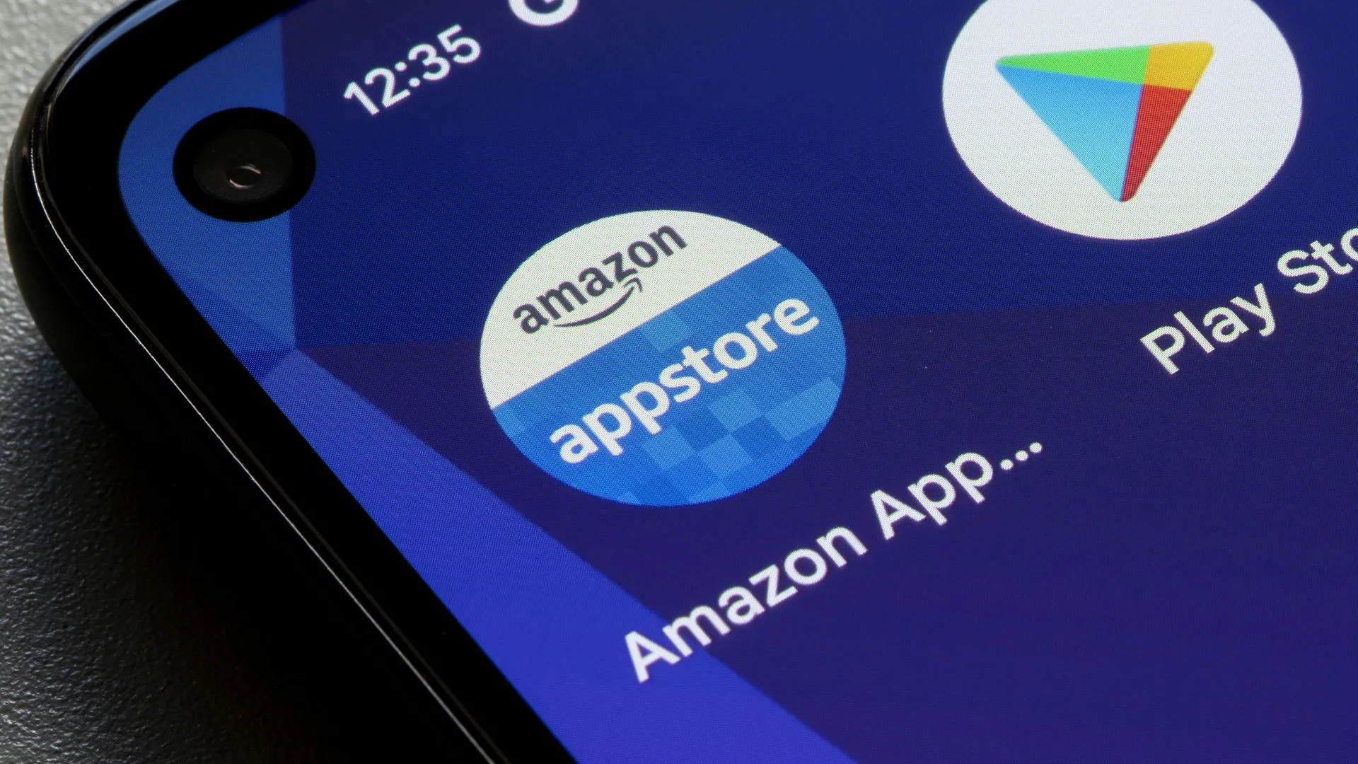 Logo Amazon Appstore trên màn hình điện thoại Android, minh họa cho việc Amazon ngừng hỗ trợ trên các thiết bị Android.