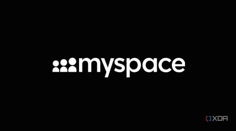 Logo MySpace màu trắng trên nền đen, đại diện cho mạng xã hội tiên phong của giới nghệ sĩ