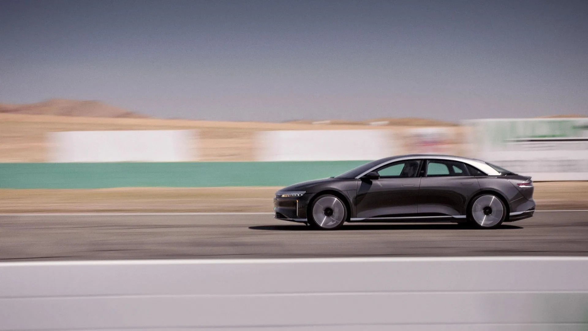 Lucid Air Grand Touring chạy thử trên đường đua tốc độ cao