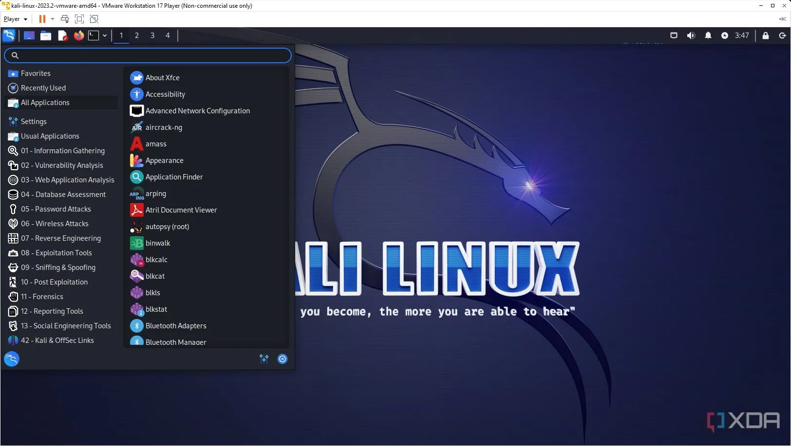 Màn hình desktop Kali Linux chạy trong máy ảo VMware, minh họa việc thử nghiệm distro Linux