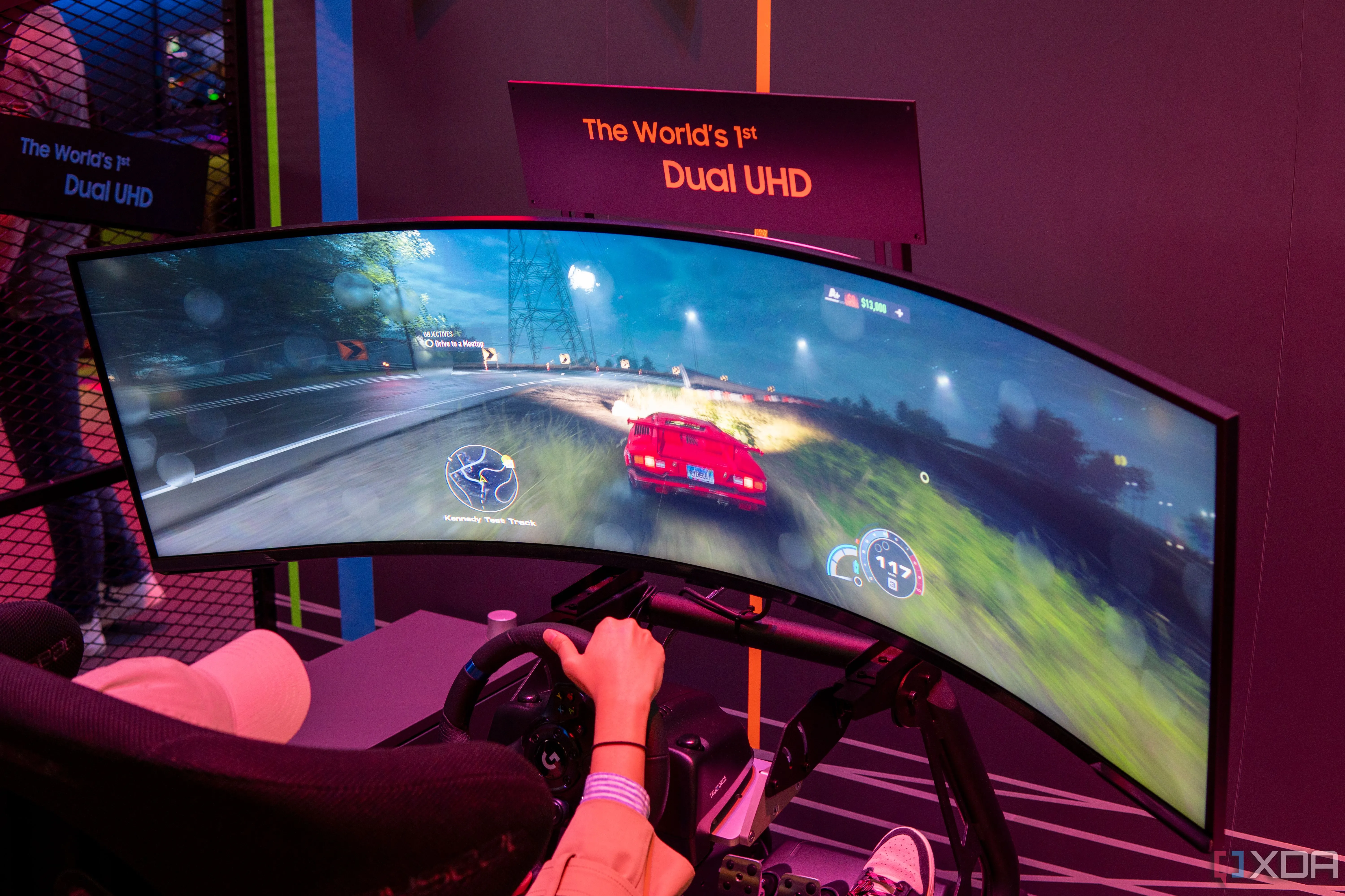 Màn hình gaming Samsung Odyssey Neo G9 57 inch siêu cong hiển thị game đua xe