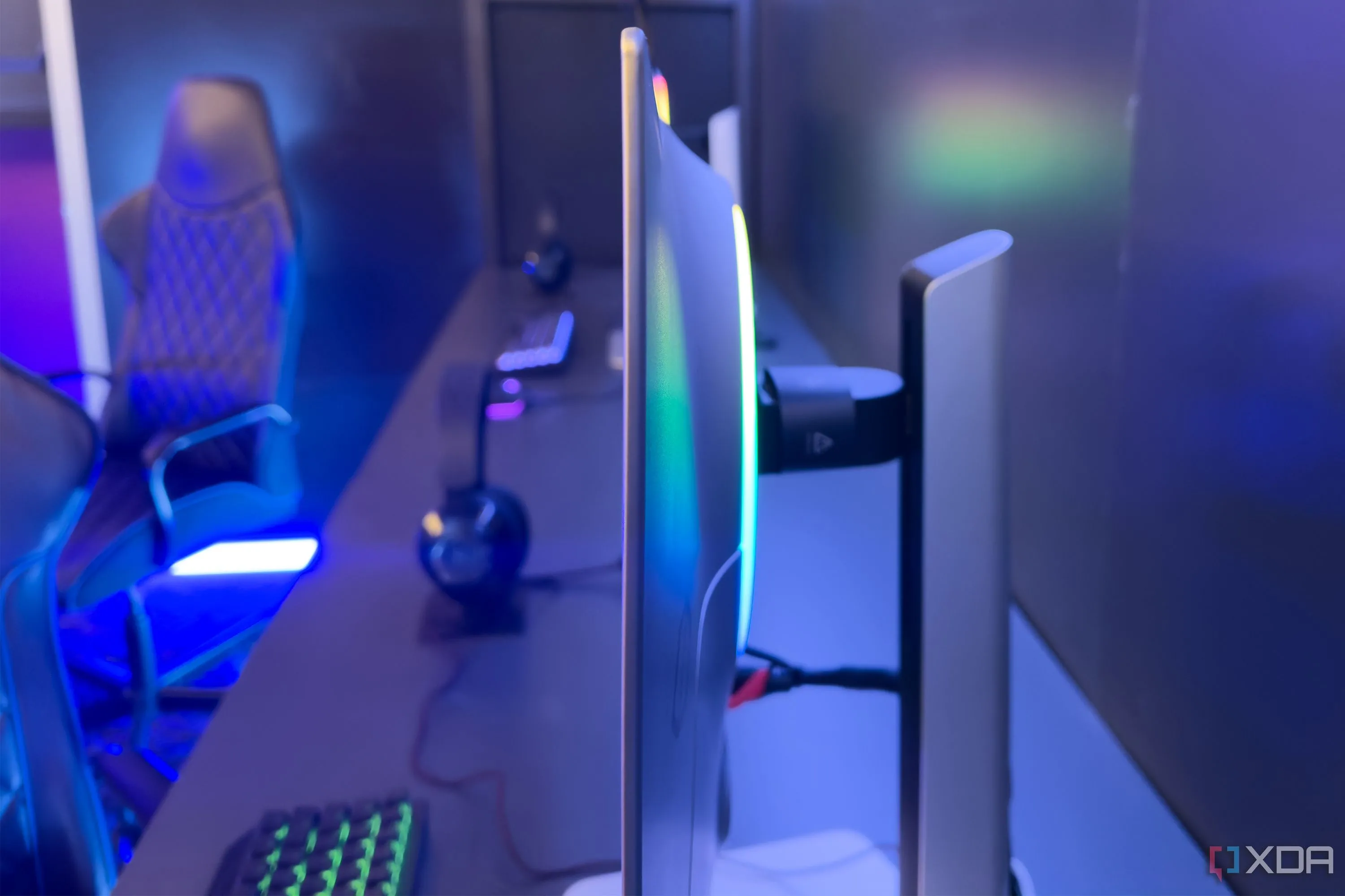 Màn hình gaming Samsung Odyssey OLED G6 500Hz, đại diện cho công nghệ hiển thị cần thiết cho 8K gaming.