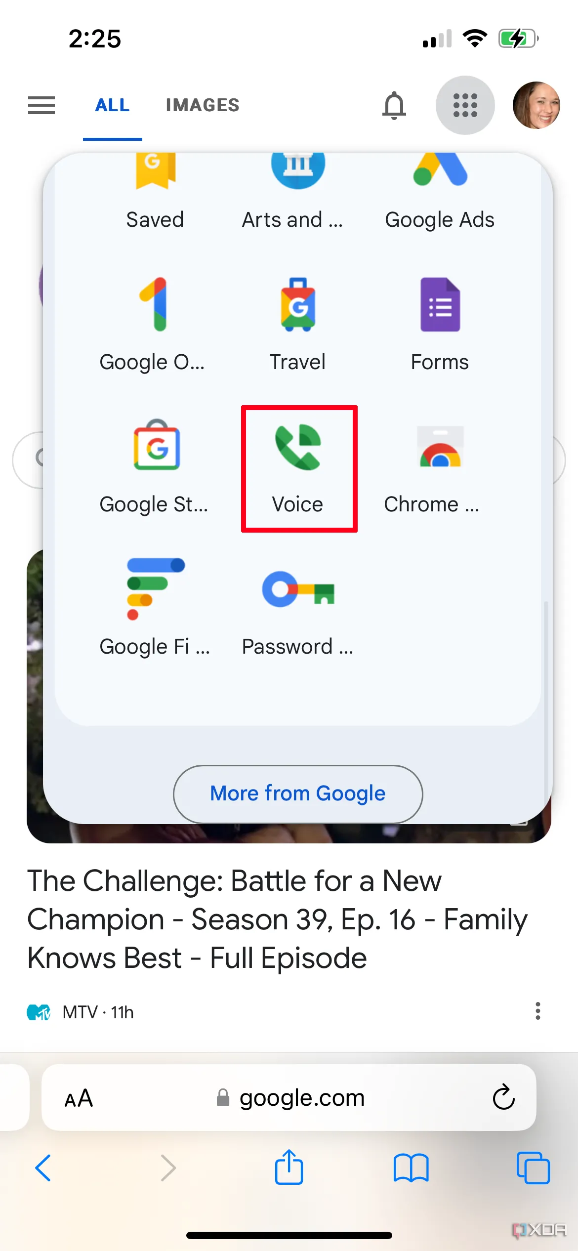 Màn hình iPhone hiển thị tùy chọn Google Voice trong menu dịch vụ, cho phép ghi âm cuộc gọi.