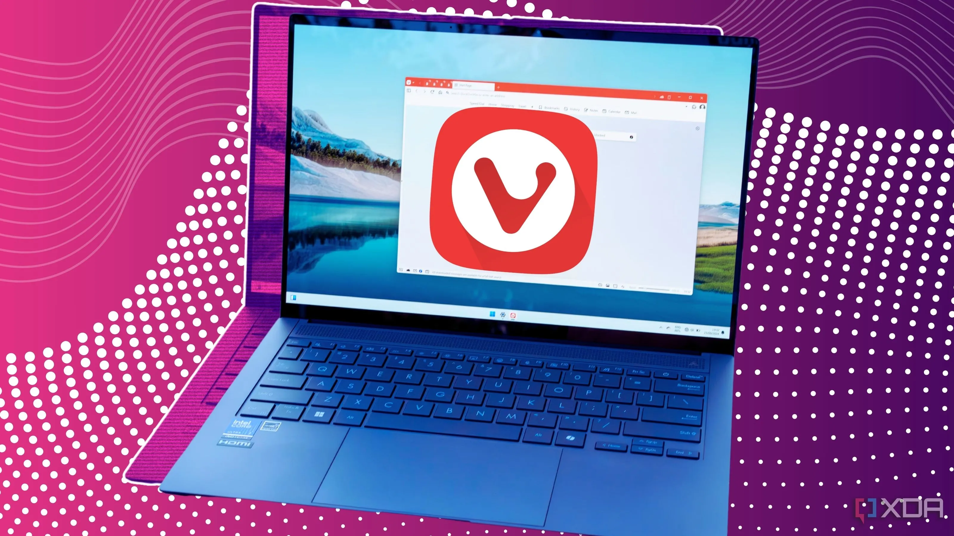 Màn hình laptop hiển thị giao diện trình duyệt Vivaldi với các tab được xếp cạnh nhau, minh họa tính năng xếp chồng tab