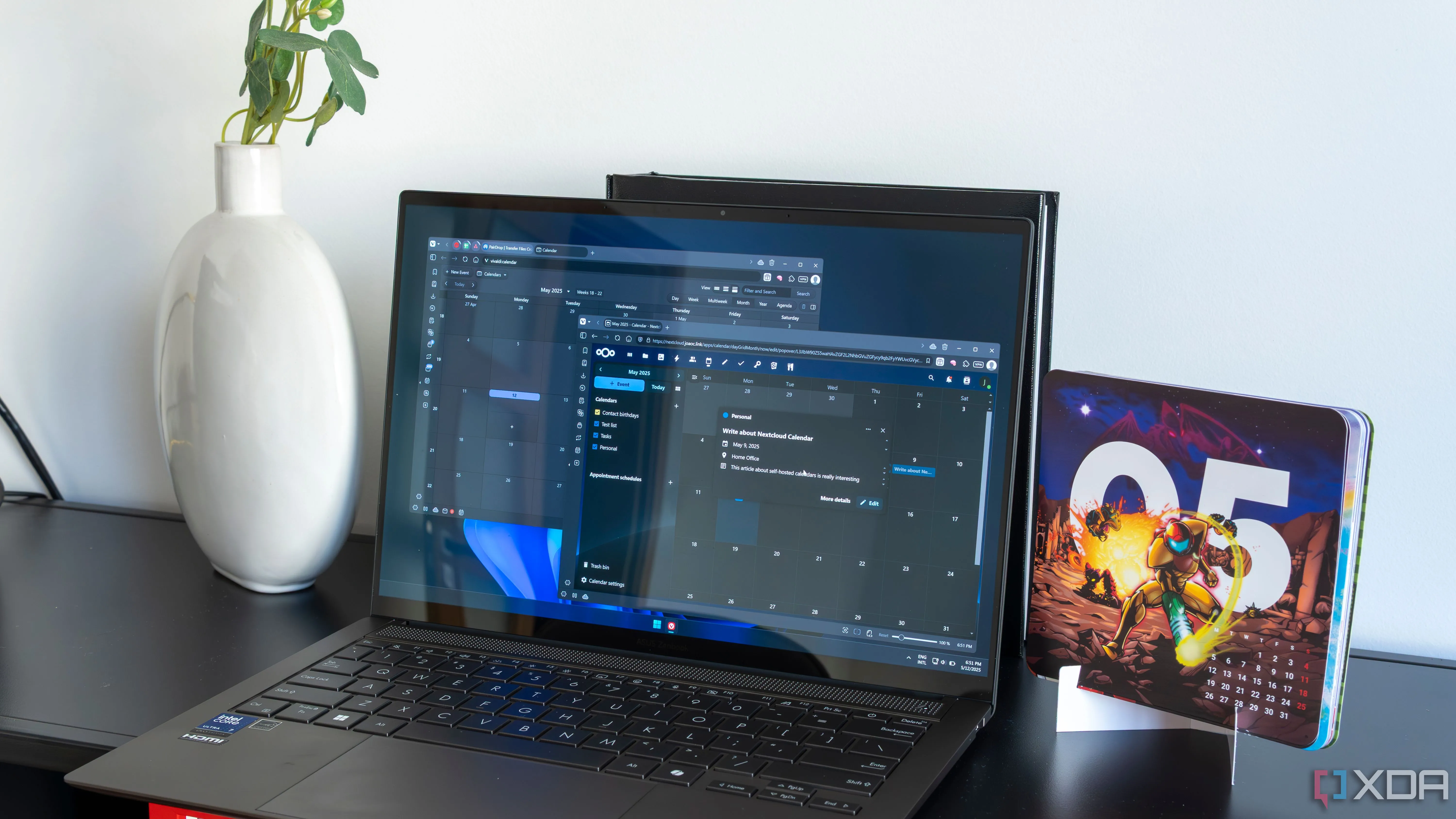 Màn hình laptop hiển thị lịch Nextcloud và Vivaldi, thể hiện các giải pháp tự host cho quản lý thông tin.