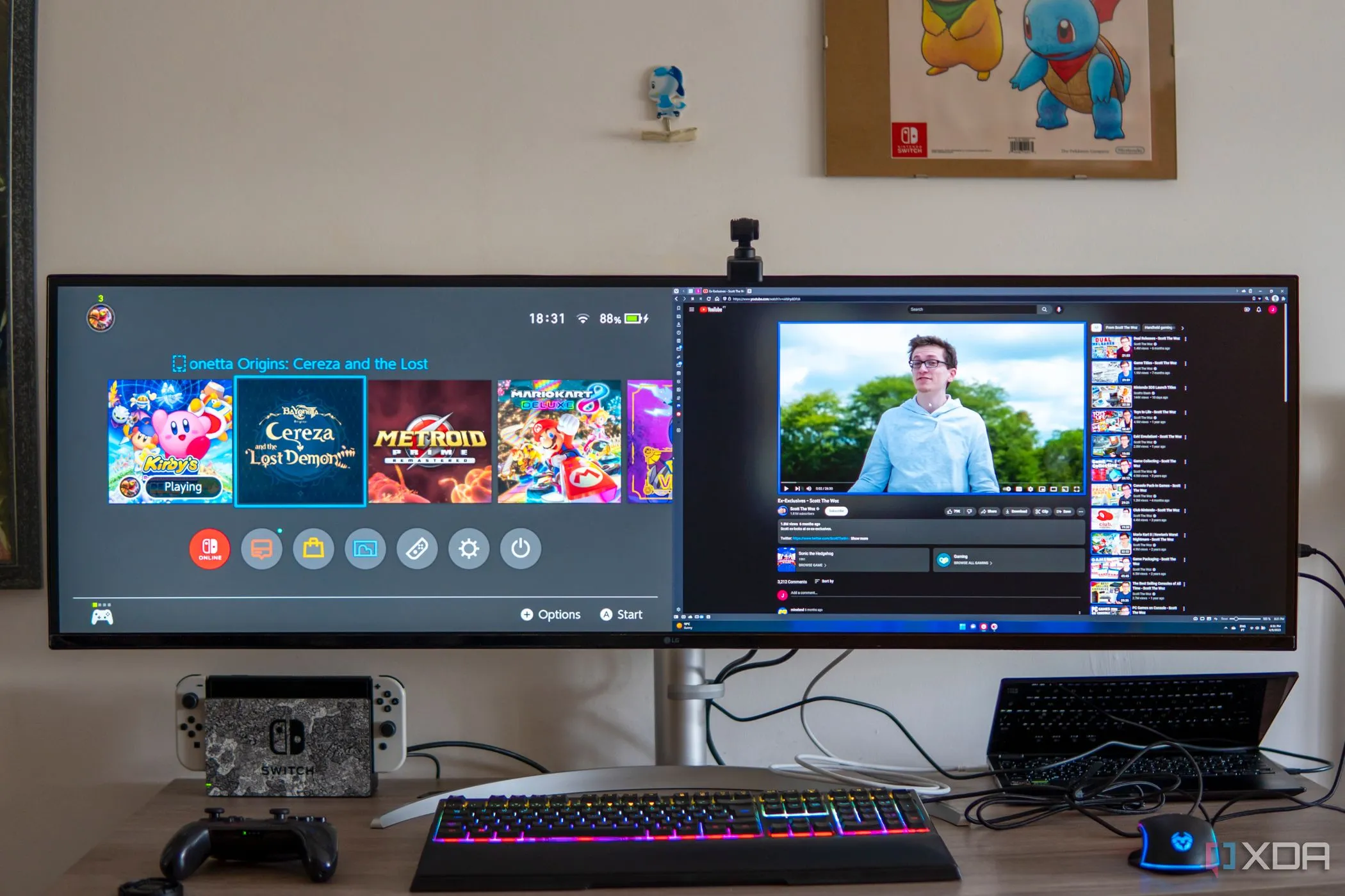 Màn hình LG UltraWide 49W95C kết nối đa thiết bị (laptop, Nintendo Switch), minh họa sự tiện lợi nhưng không phải lúc nào cũng có loa tích hợp chất lượng.