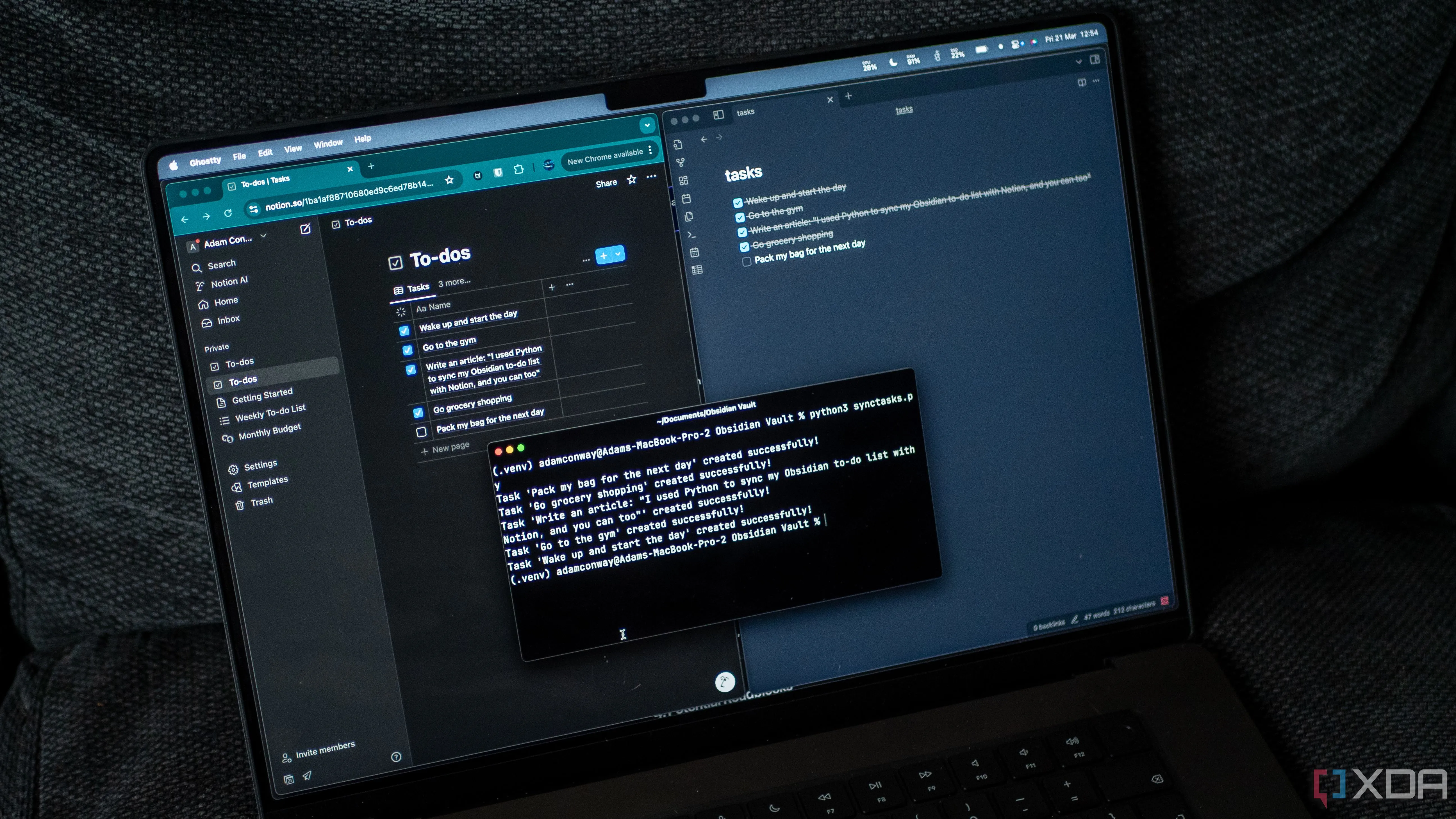 Màn hình MacBook hiển thị đồng bộ Obsidian với Notion qua script Python