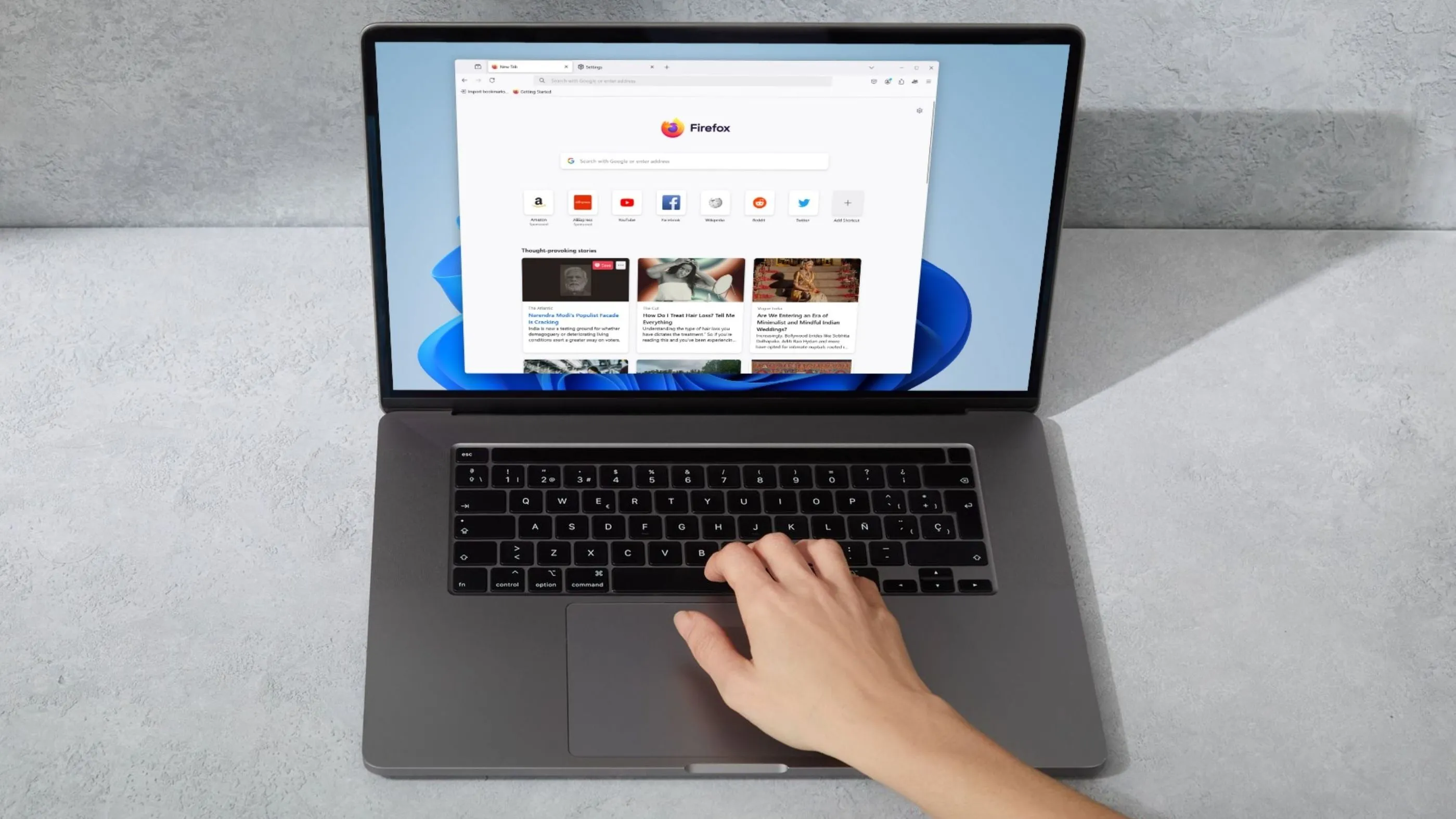 Màn hình máy tính hiển thị biểu tượng Firefox cùng các lý do nổi bật để sử dụng trình duyệt này, nhấn mạnh các tính năng chính.
