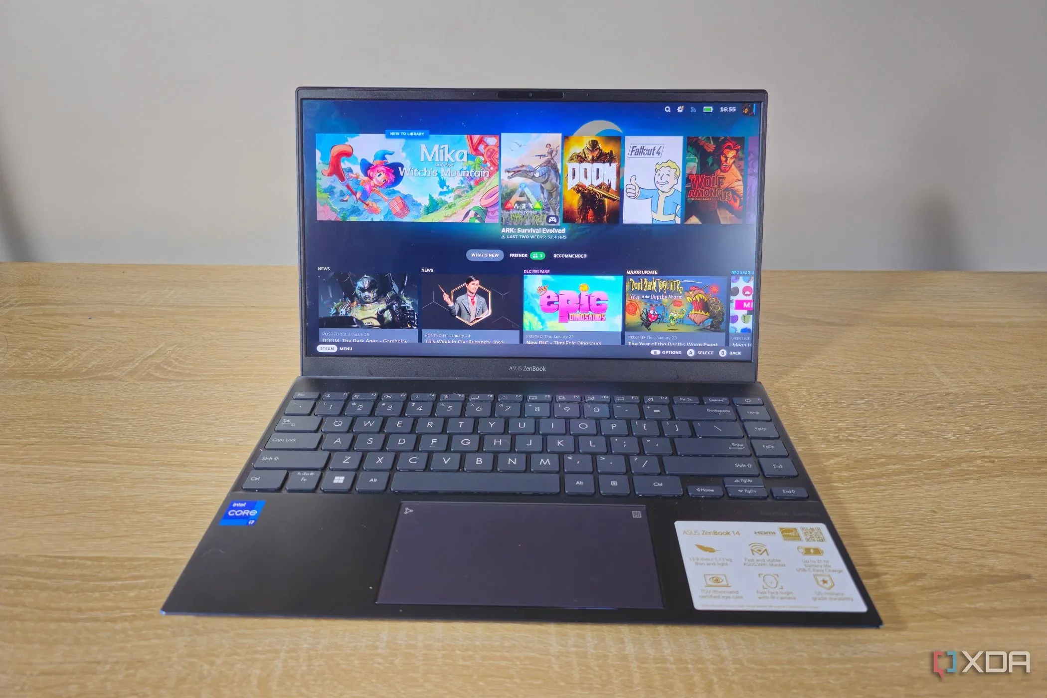Màn hình máy tính xách tay hiển thị chế độ Steam Big Picture với nhiều game cũ, gợi ý về việc thư giãn và khám phá những tựa game kinh điển