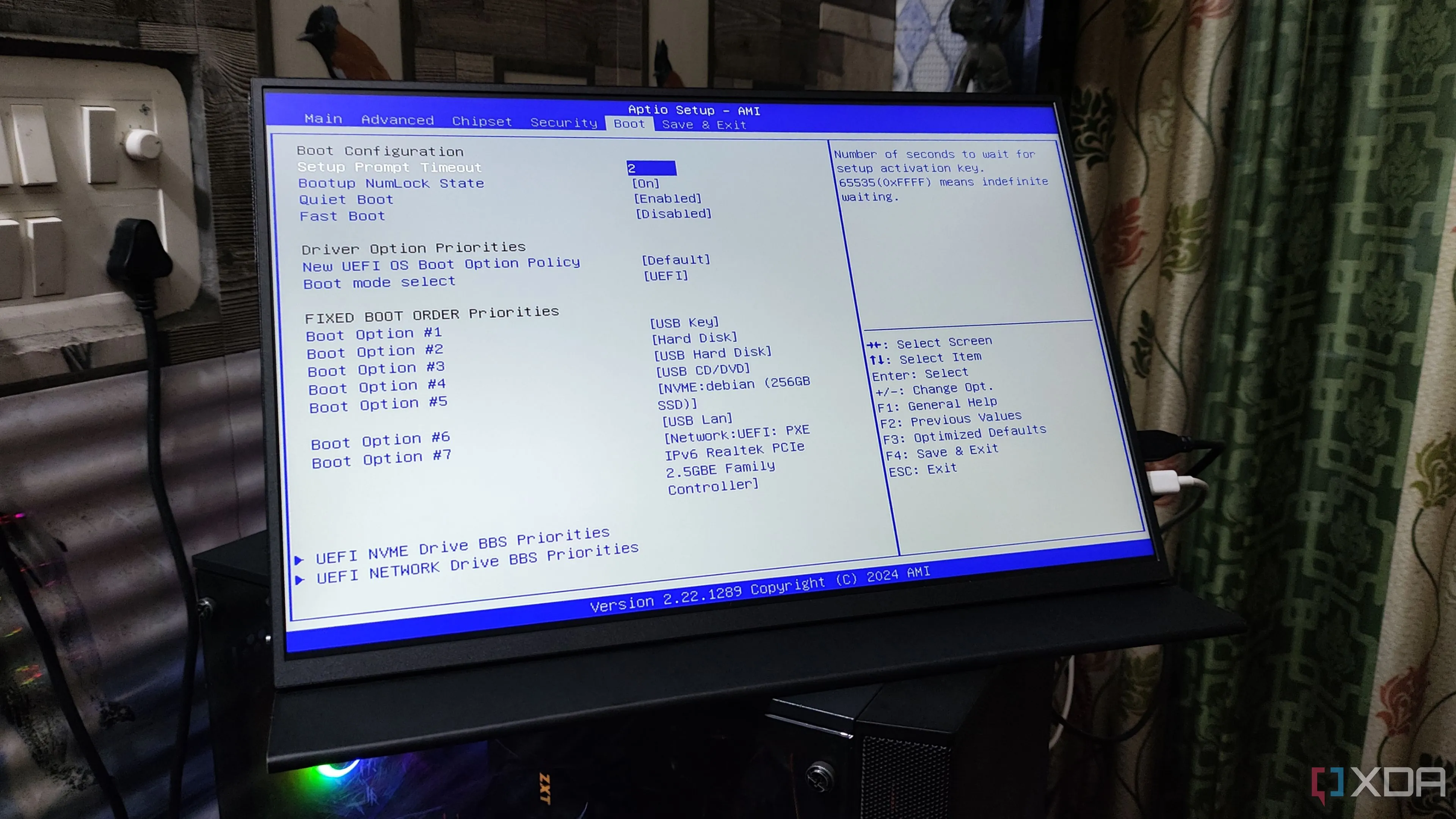 Màn hình Uperfect UGame K118 hiển thị các tùy chọn khởi động trong menu BIOS, minh họa giao diện UEFI hiện đại.