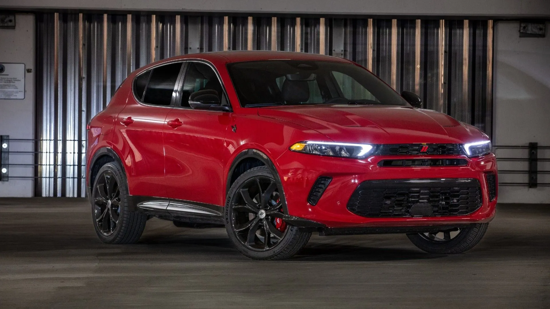Mẫu SUV Dodge Hornet RT 2025 màu xám nổi bật
