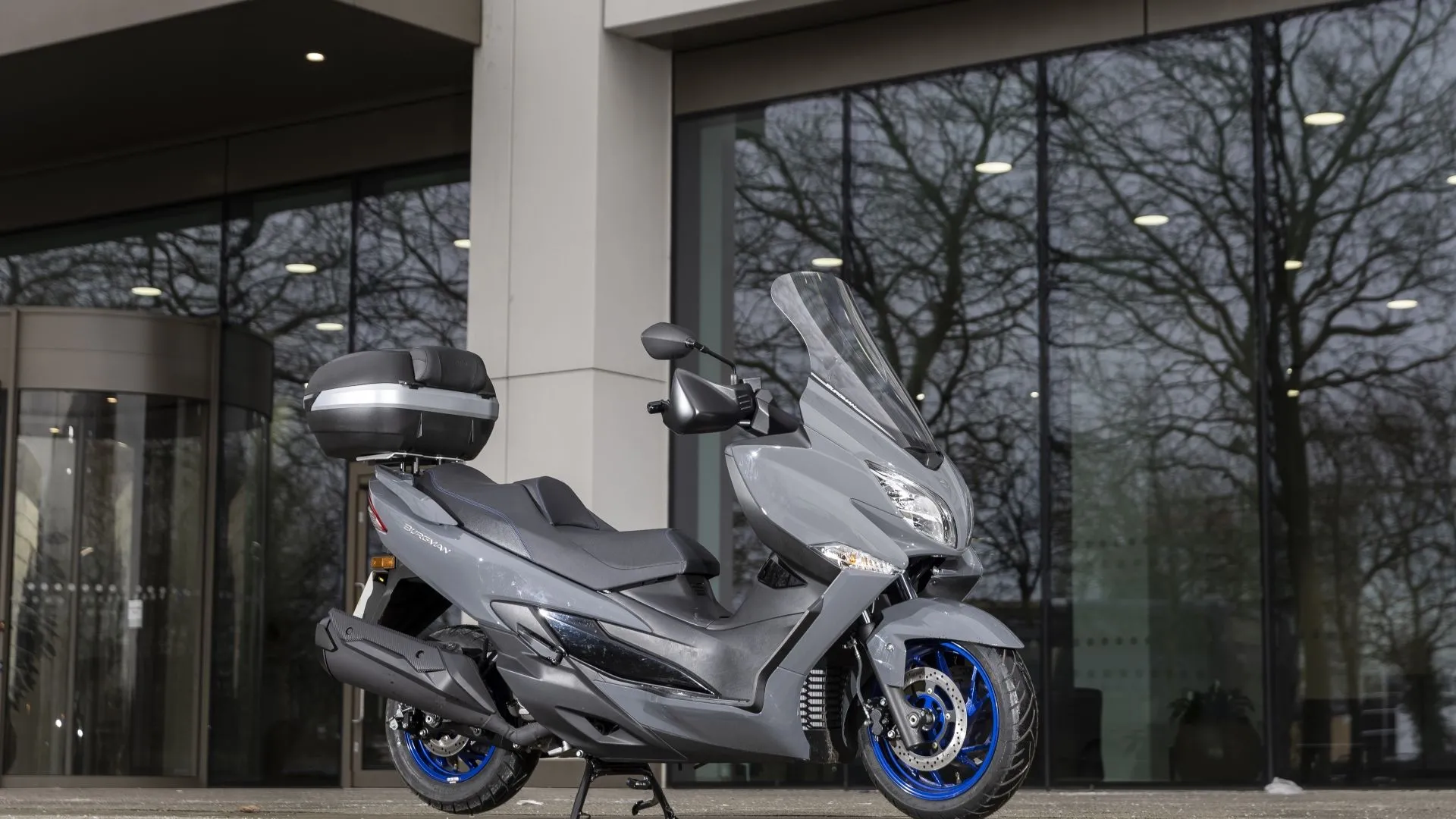 Mẫu xe tay ga Suzuki Burgman 400 phiên bản chạy động cơ đốt trong hydro