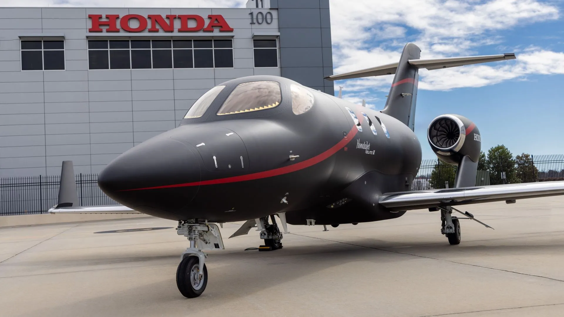 Máy bay HondaJet, minh họa cho việc Honda mở rộng ứng dụng pin thể rắn ra nhiều lĩnh vực