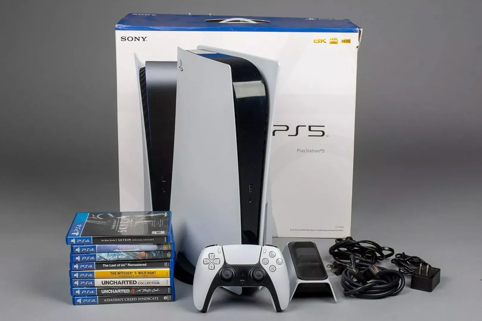 Máy chơi game PlayStation 5 với bộ sưu tập đĩa game đa dạng