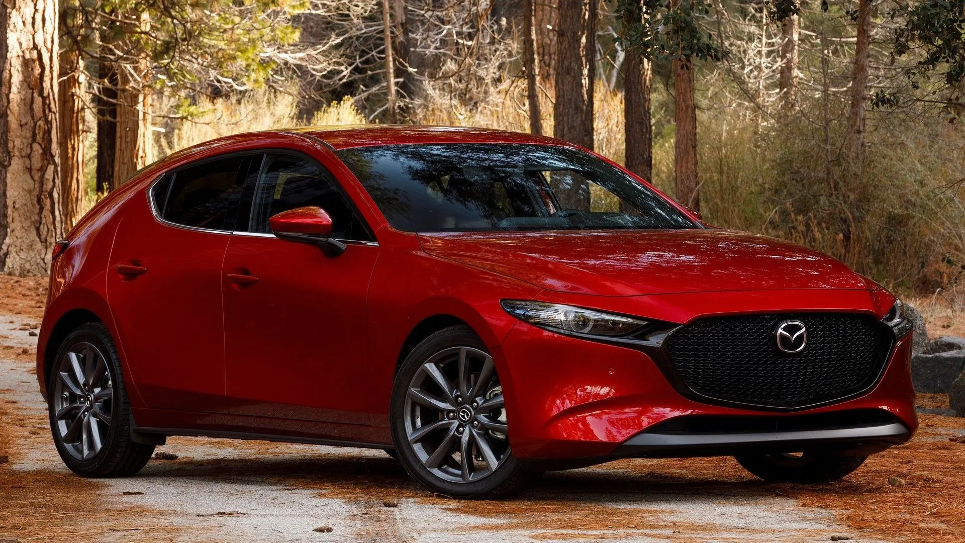 Mazda 3 Hatchback 2023 màu xám, phiên bản số sàn FWD với thiết kế sang trọng và khung gầm tinh chỉnh