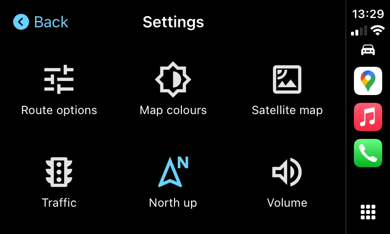 Menu cài đặt Google Maps trên CarPlay, hiển thị các tùy chọn như tuyến đường, màu bản đồ, bản đồ vệ tinh và giao thông.