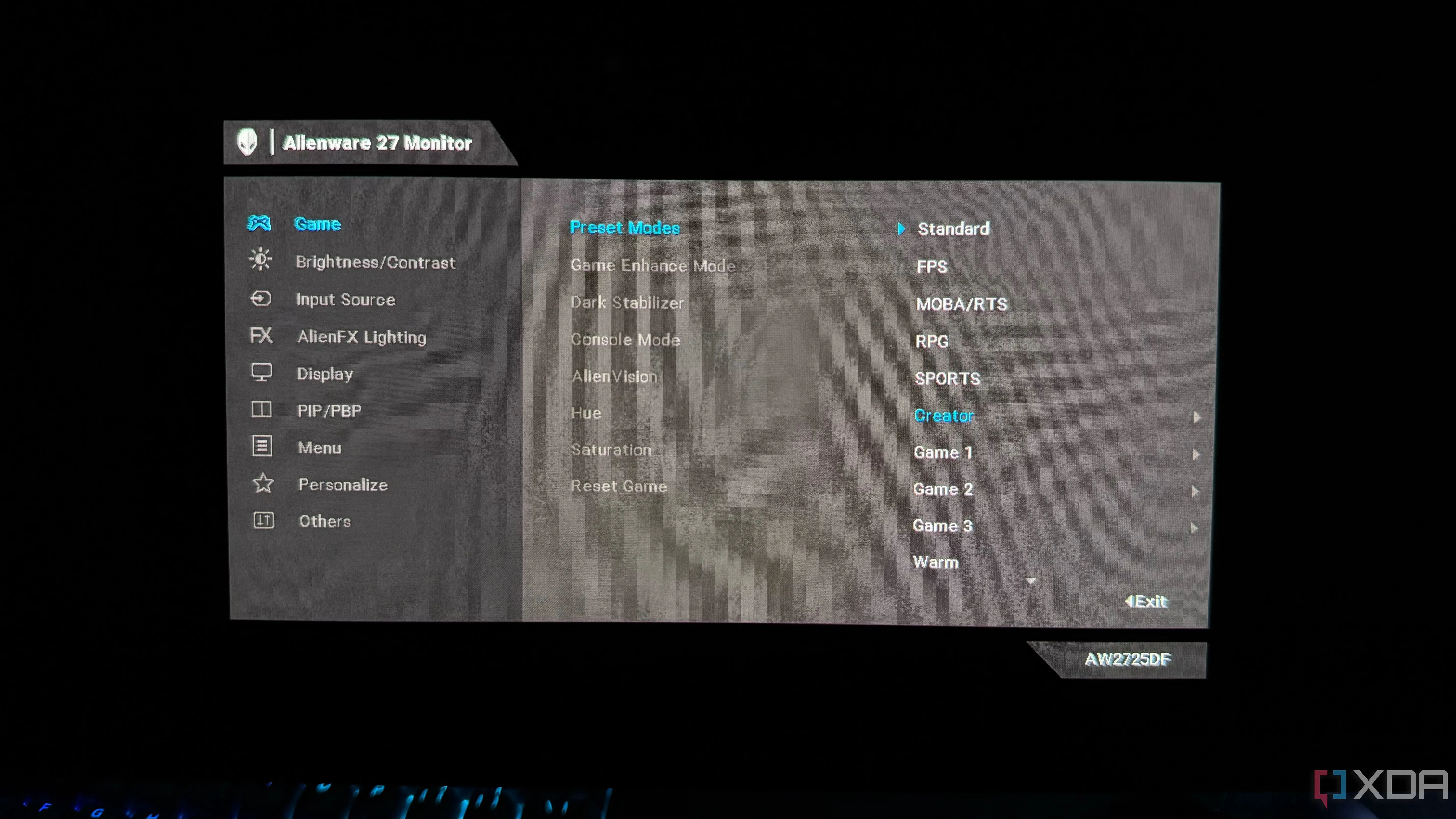 Menu OSD của màn hình Alienware hiển thị tùy chọn hồ sơ màu sắc