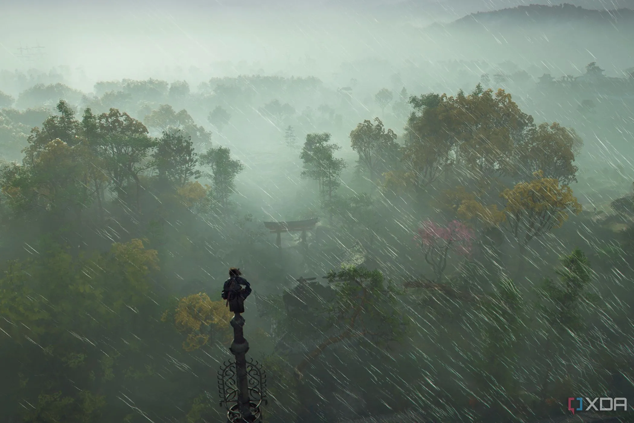 Một điểm đồng bộ (Viewpoint) nổi bật trong Assassin's Creed Shadows dưới trời mưa, với Naoe hoặc Yasuke sắp thực hiện thao tác đồng bộ, cảnh quan xung quanh được hé lộ