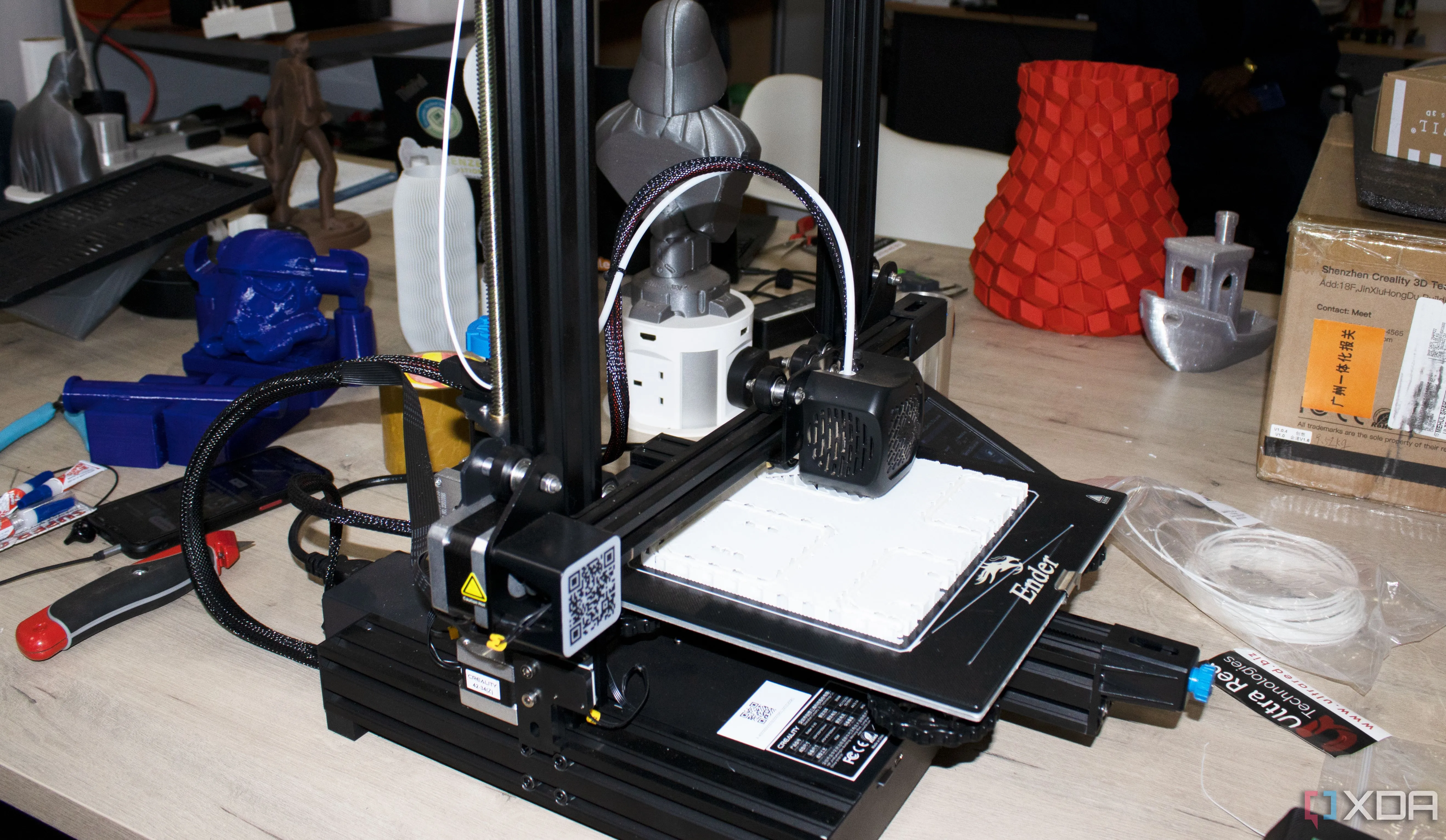 Một máy in 3D đang tạo ra một mô hình