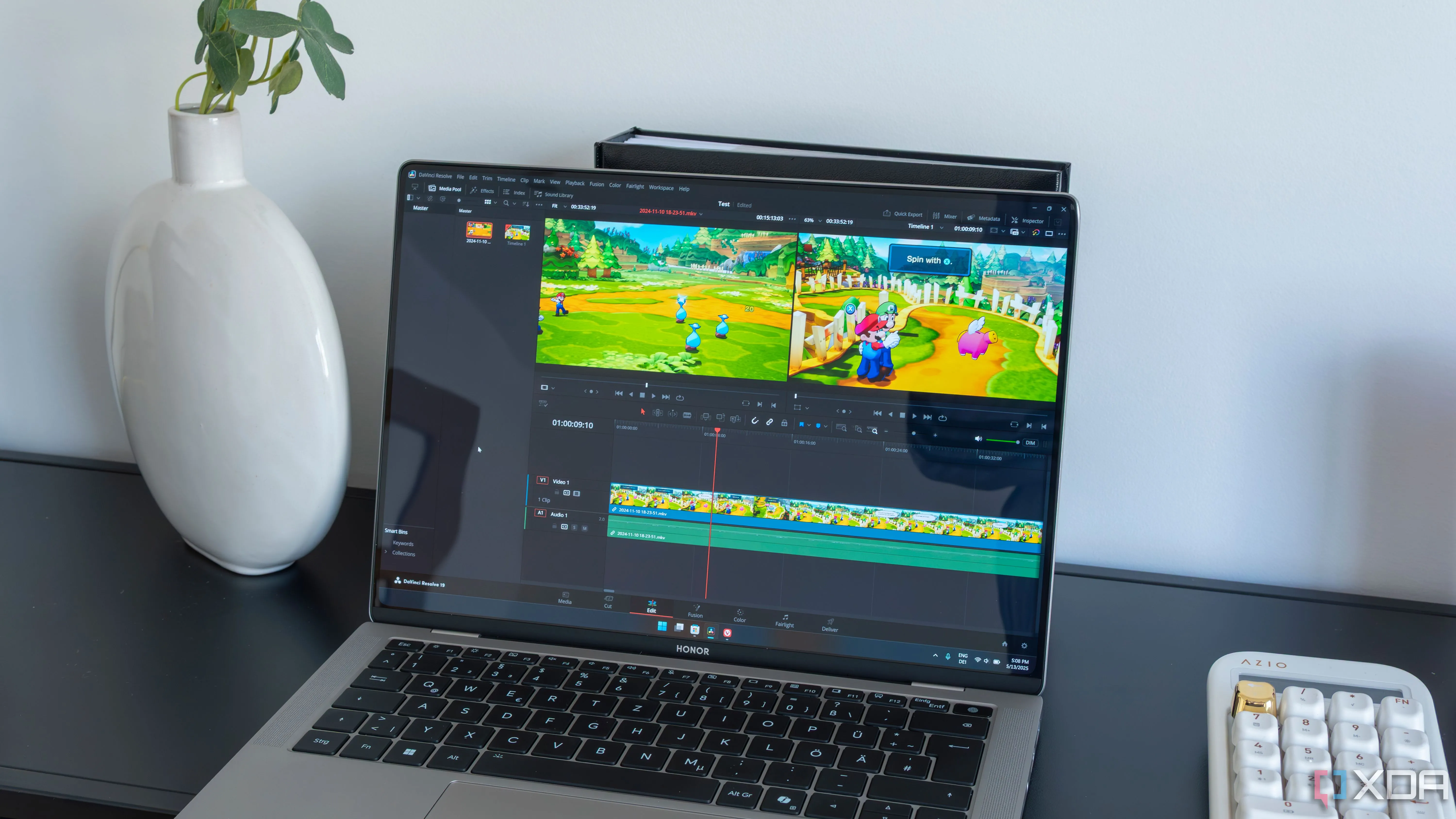 Một máy tính xách tay đang chạy DaVinci Resolve
