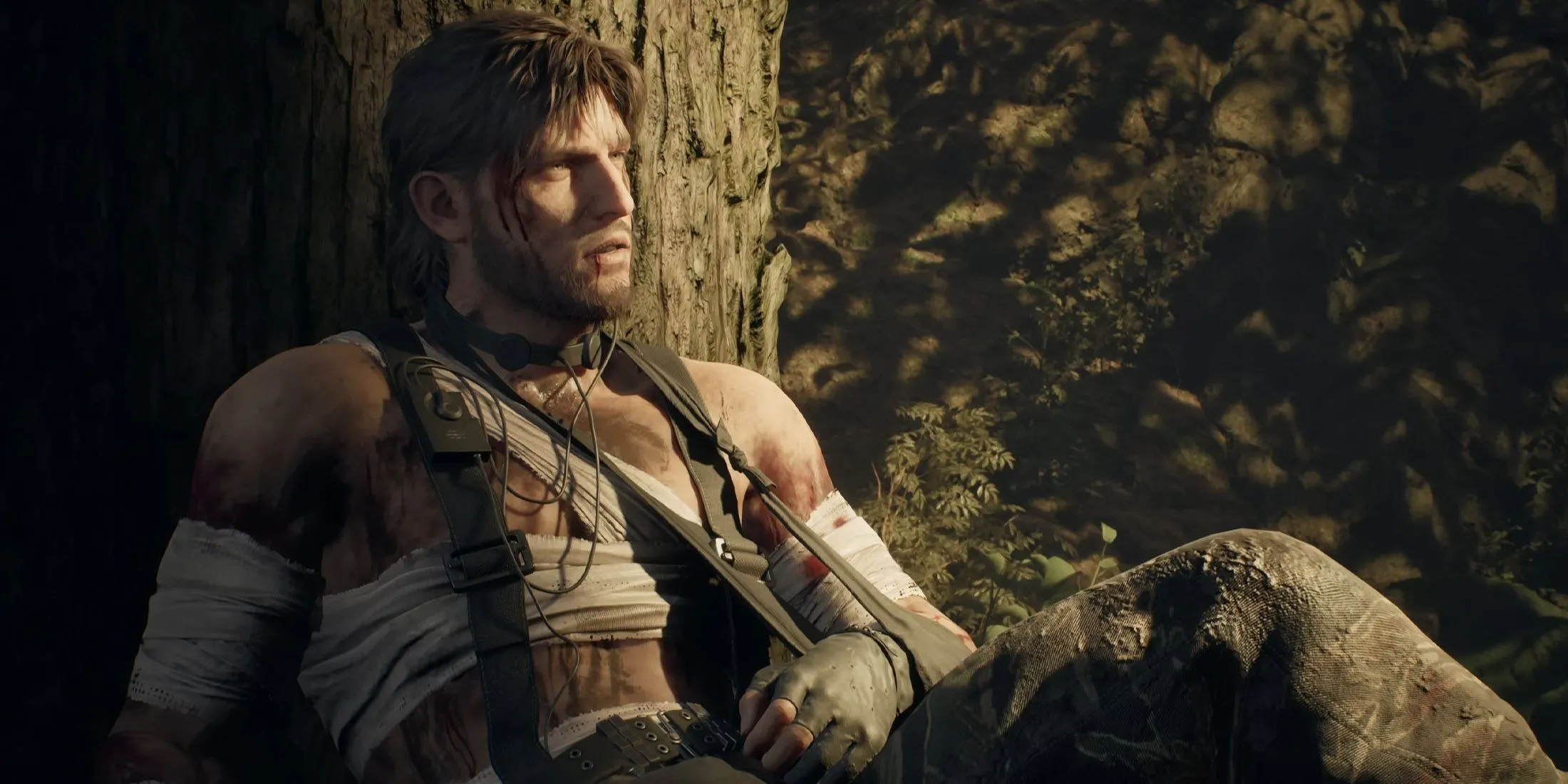 Naked Snake thực hiện hành động lén lút trong môi trường rừng rậm của Metal Gear Solid Delta: Snake Eater
