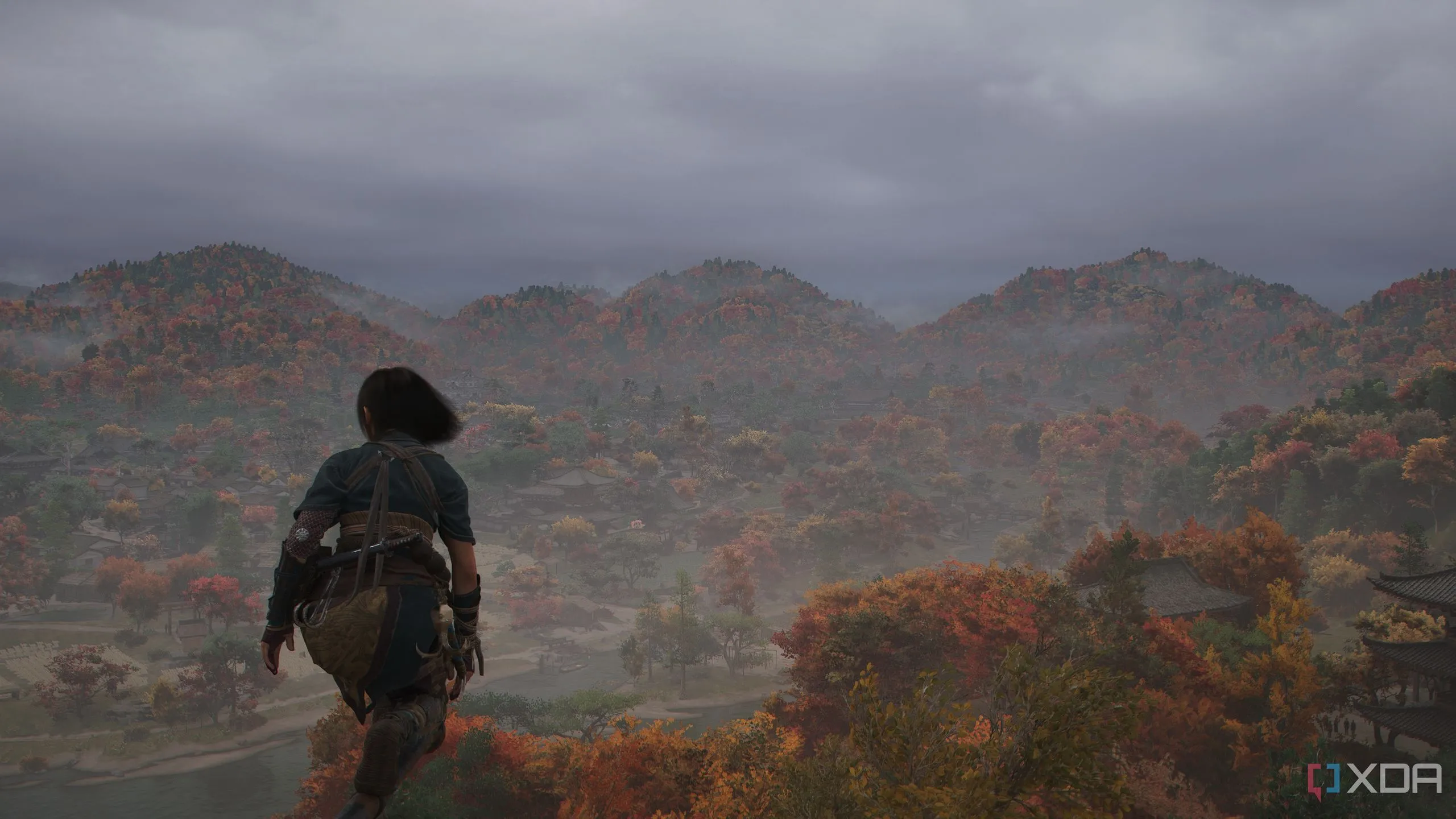 Naoe tạo dáng trên mái nhà, cho thấy các tùy chọn Photo Mode mở rộng trong Assassin's Creed Shadows