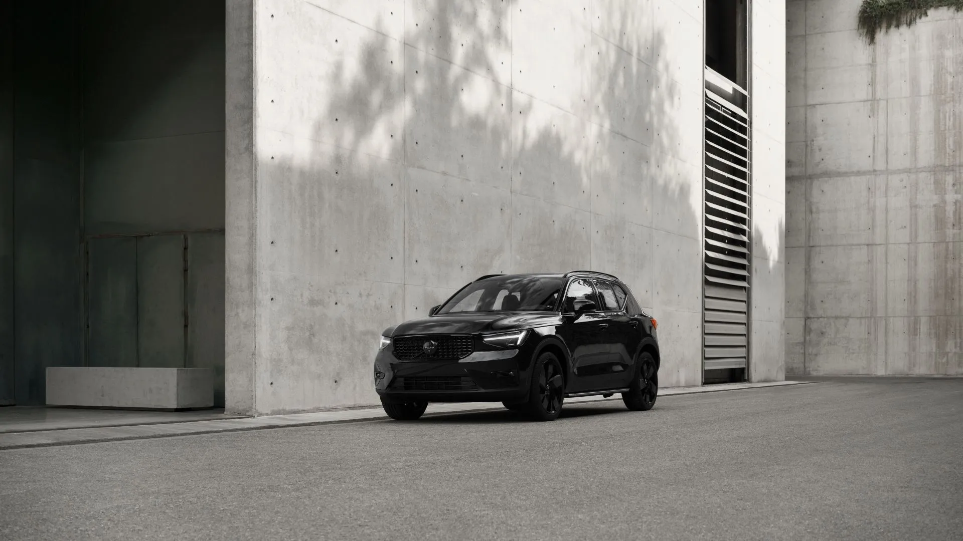 Ngoại thất ấn tượng của Volvo XC40 2025 phiên bản AWD