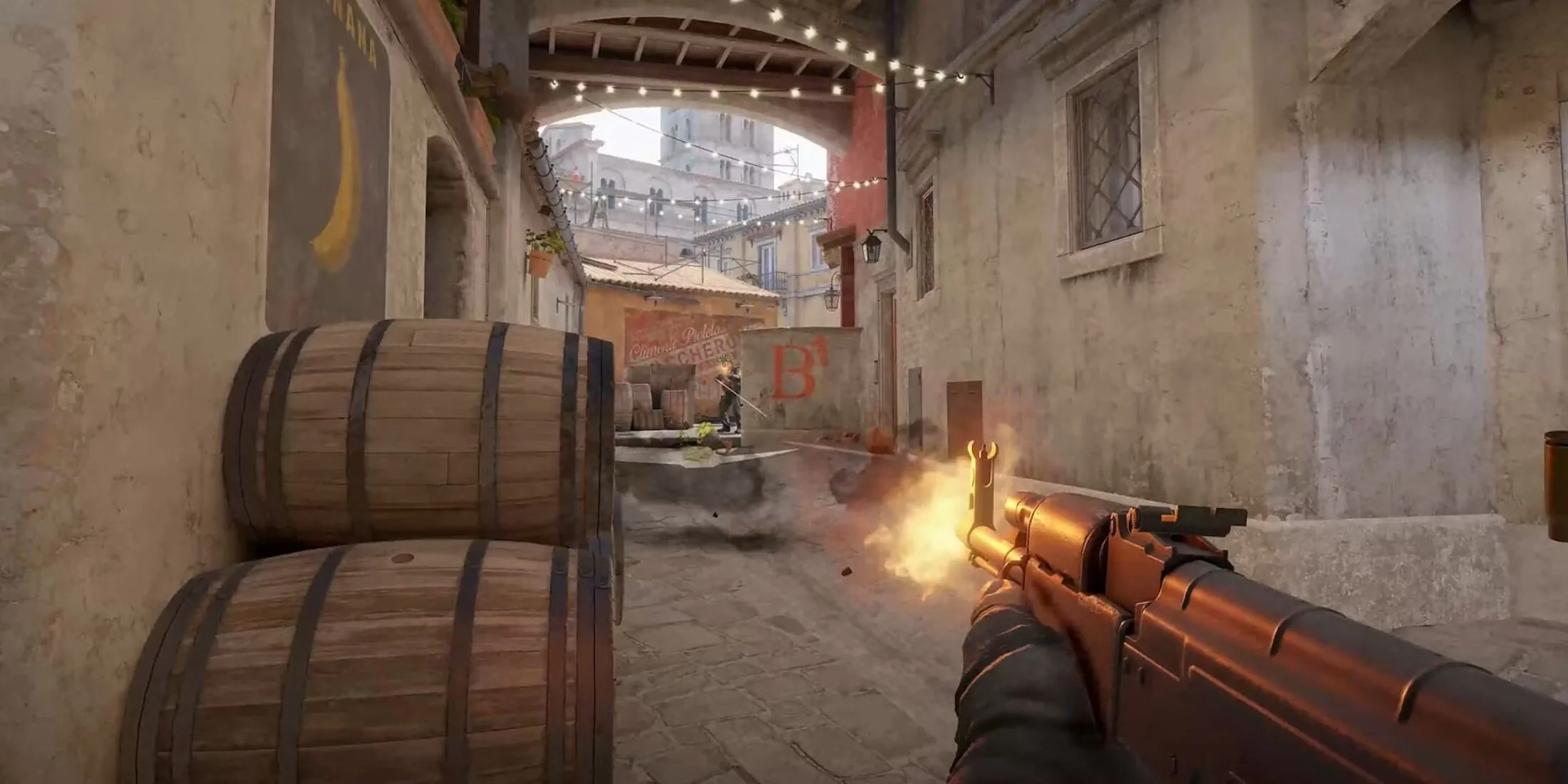 Người chơi Counter-Strike 2 cầm súng AK-47, nhấn mạnh việc game có thể chạy mượt trên nhiều cấu hình, dễ tiếp cận.