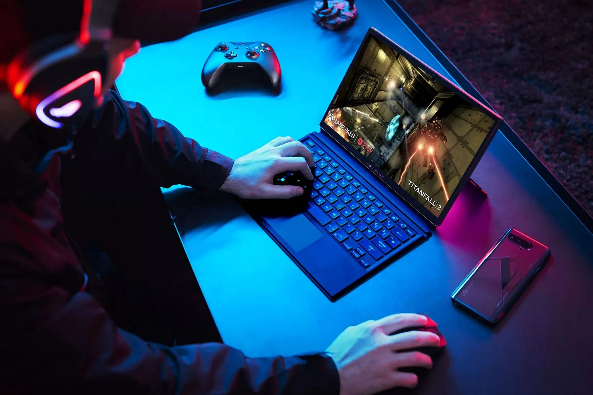 Người dùng trải nghiệm chơi game trên laptop Asus ROG Flow Z13 với hiệu năng &quot;Big Chip&quot;