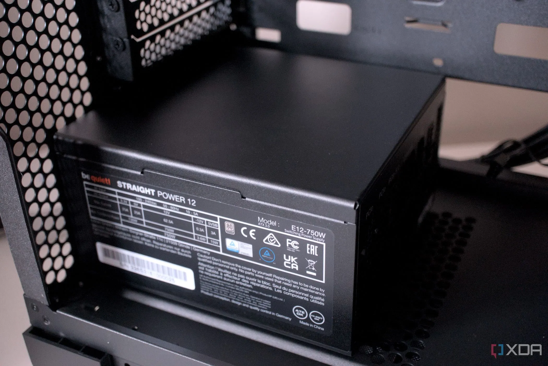 Nguồn máy tính Corsair CX750 80 Plus Bronze được lắp đặt trong vỏ case PC