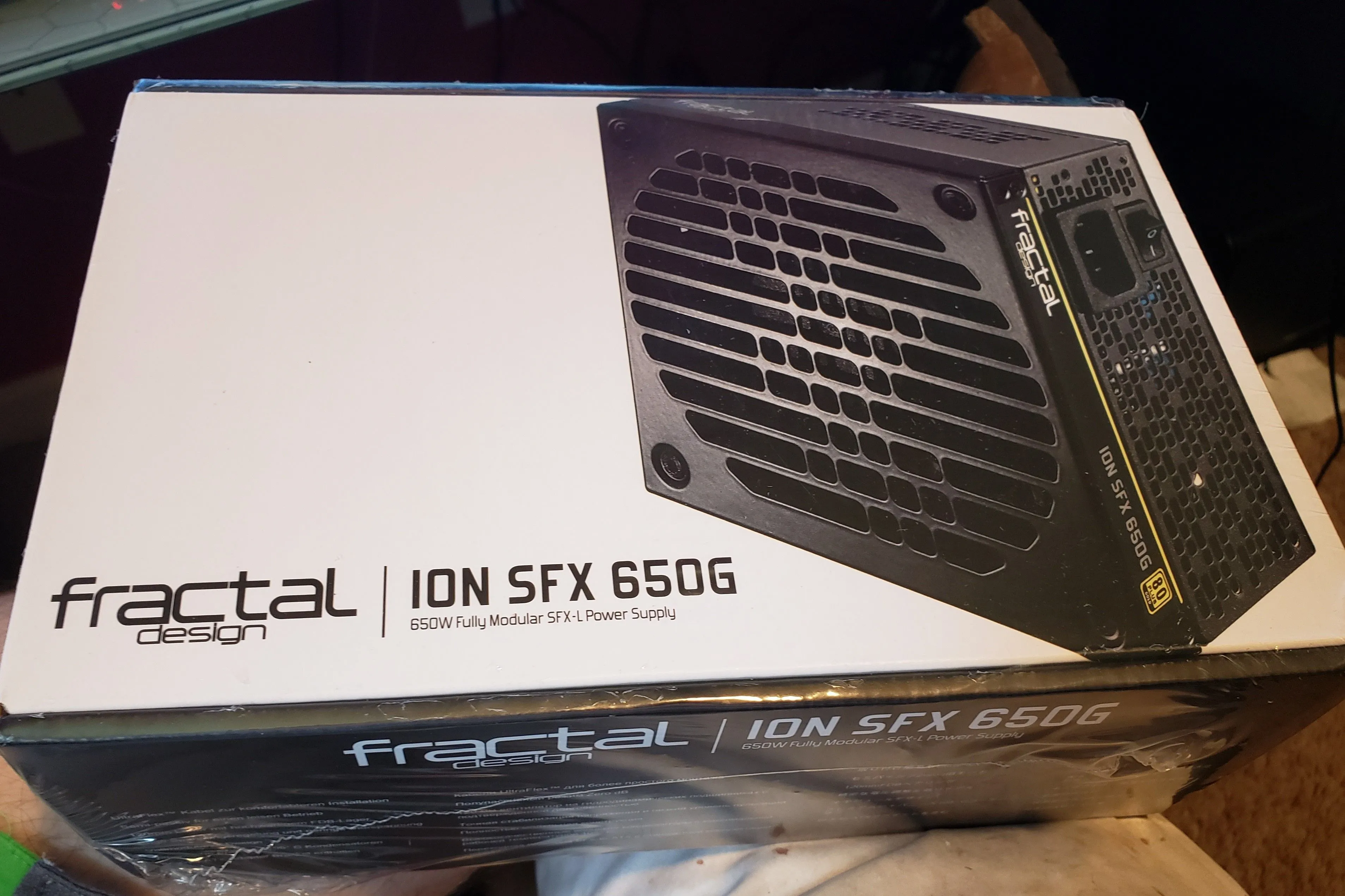 Nguồn máy tính SFX (Small Form Factor) màu đen trắng, minh họa linh kiện đặc thù cho PC SFF