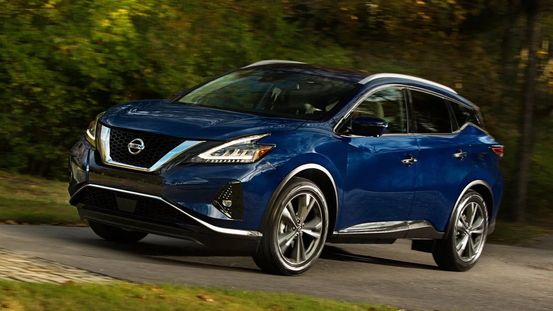Nissan Murano 2024 màu bạc thanh lịch, mẫu SUV cỡ trung có độ tin cậy hàng đầu không thuộc thương hiệu Nhật Bản phổ biến