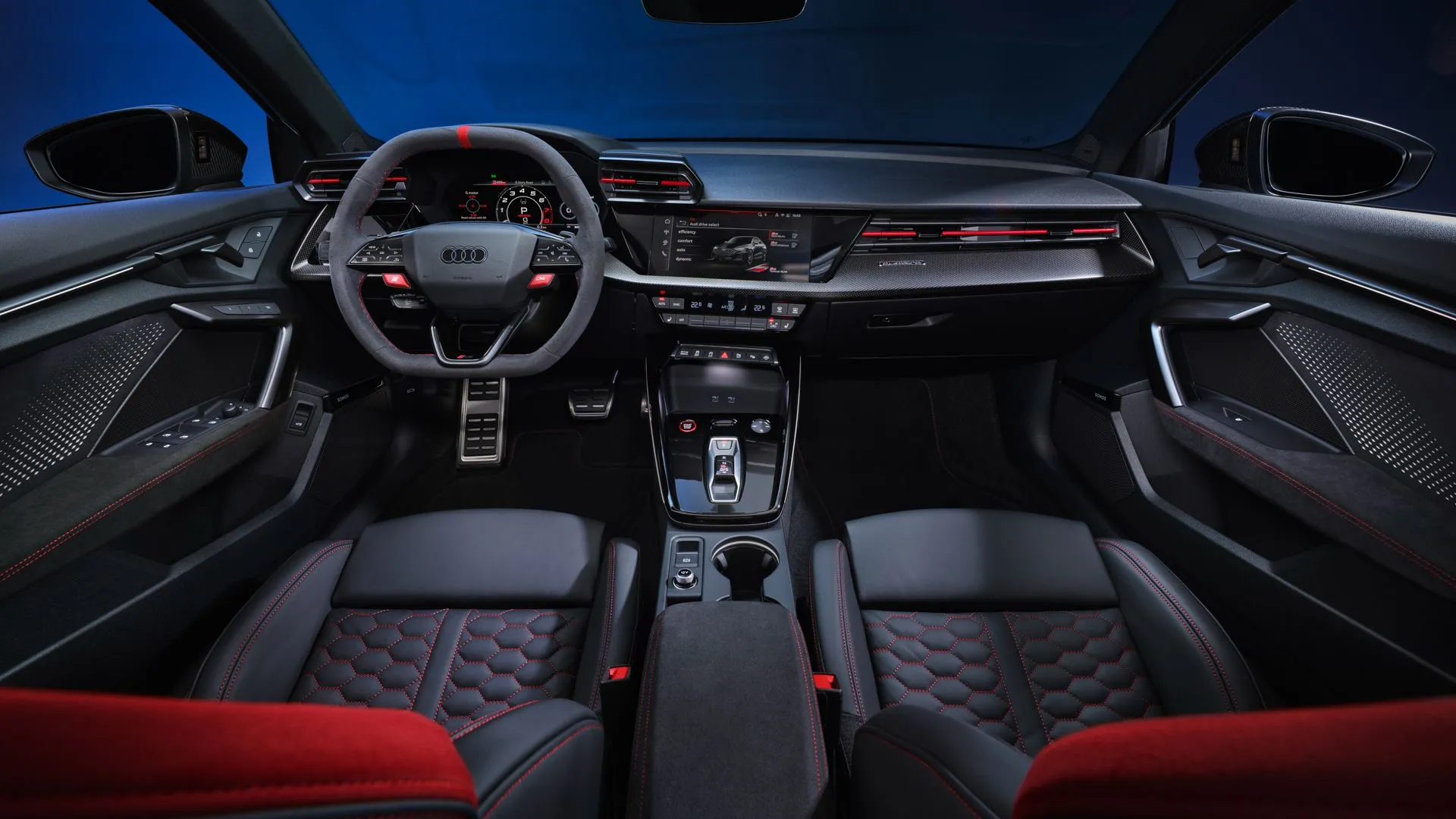 Nội thất Audi RS3 2025 với màn hình ảo và ghế thể thao RS