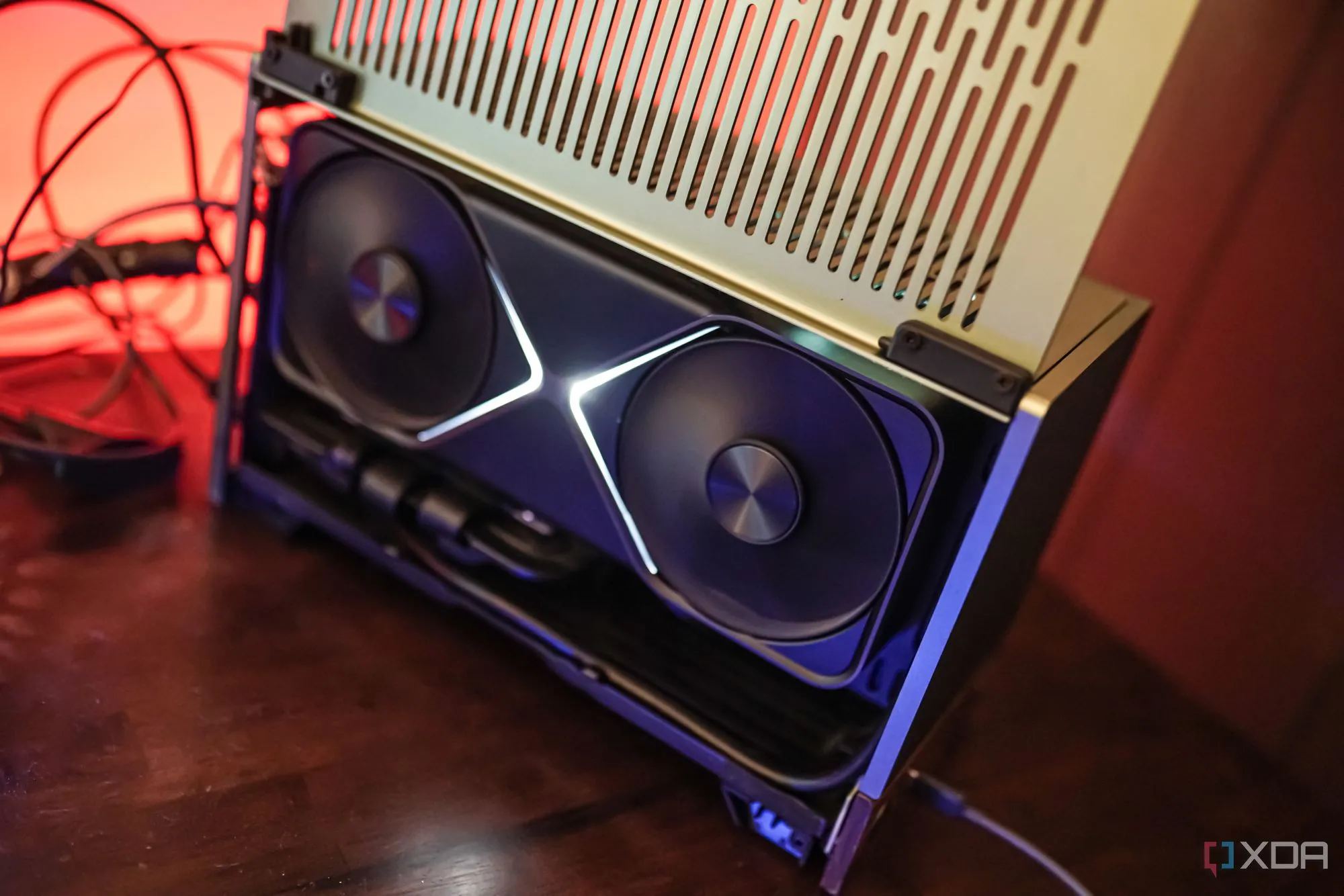 Nội thất bên trong một bộ PC gaming cao cấp đang được kiểm tra