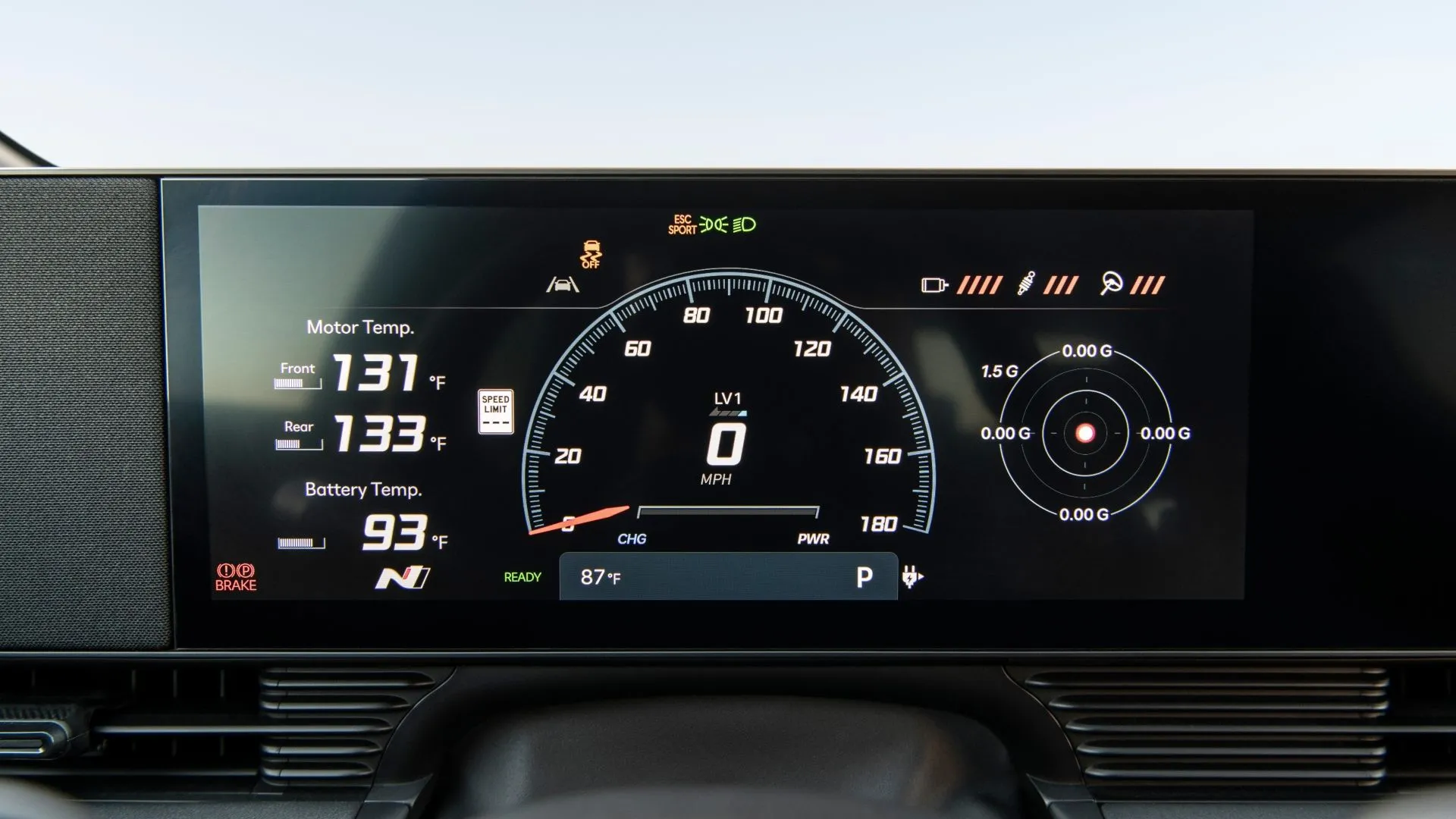 Nội thất hiển thị đồng hồ đo trong Hyundai Ioniq 5 N 2025