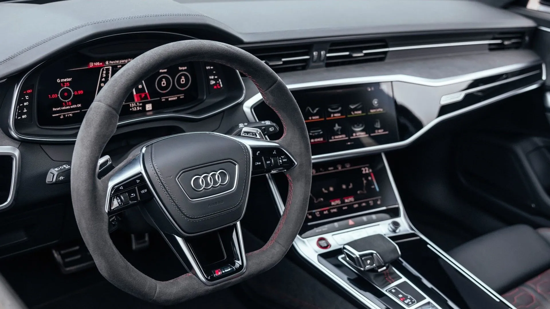 Nội thất sang trọng và công nghệ của Audi RS6 Avant Performance 2023 với màn hình kỹ thuật số.