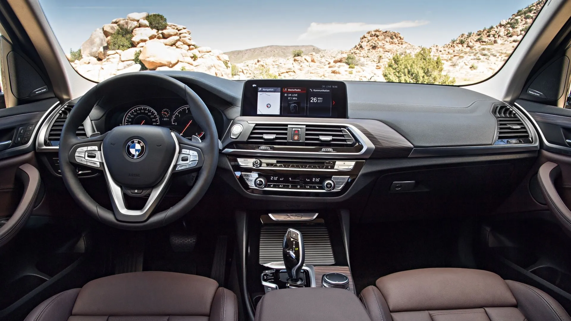 Nội thất sang trọng với bảng điều khiển của BMW X3 2020