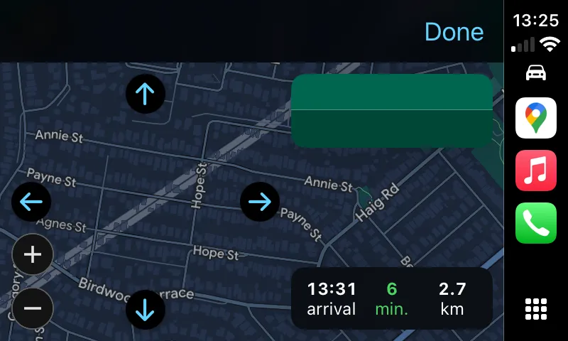 Nút cho phép di chuyển bản đồ tự do trên Google Maps CarPlay mà không tự động căn giữa lại.