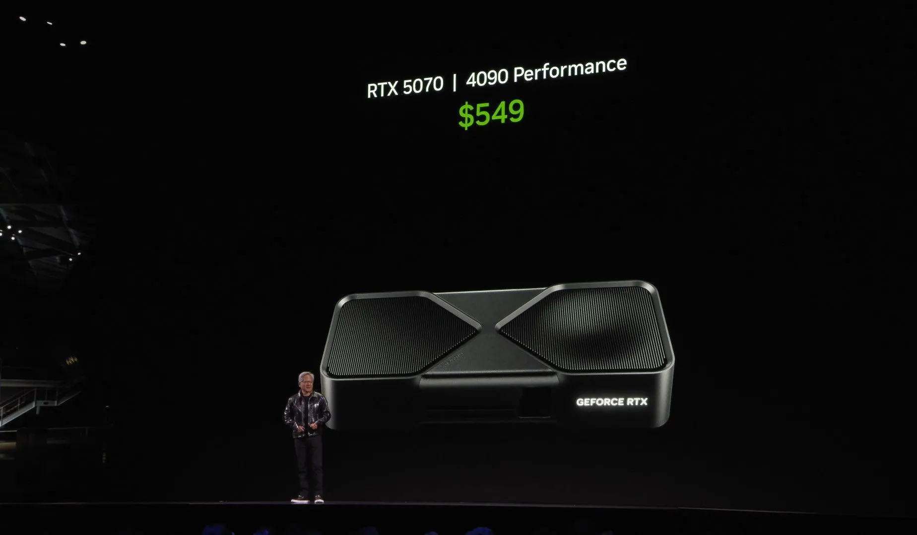 NVIDIA giới thiệu card đồ họa GeForce RTX 5070 tại sự kiện CES 2025