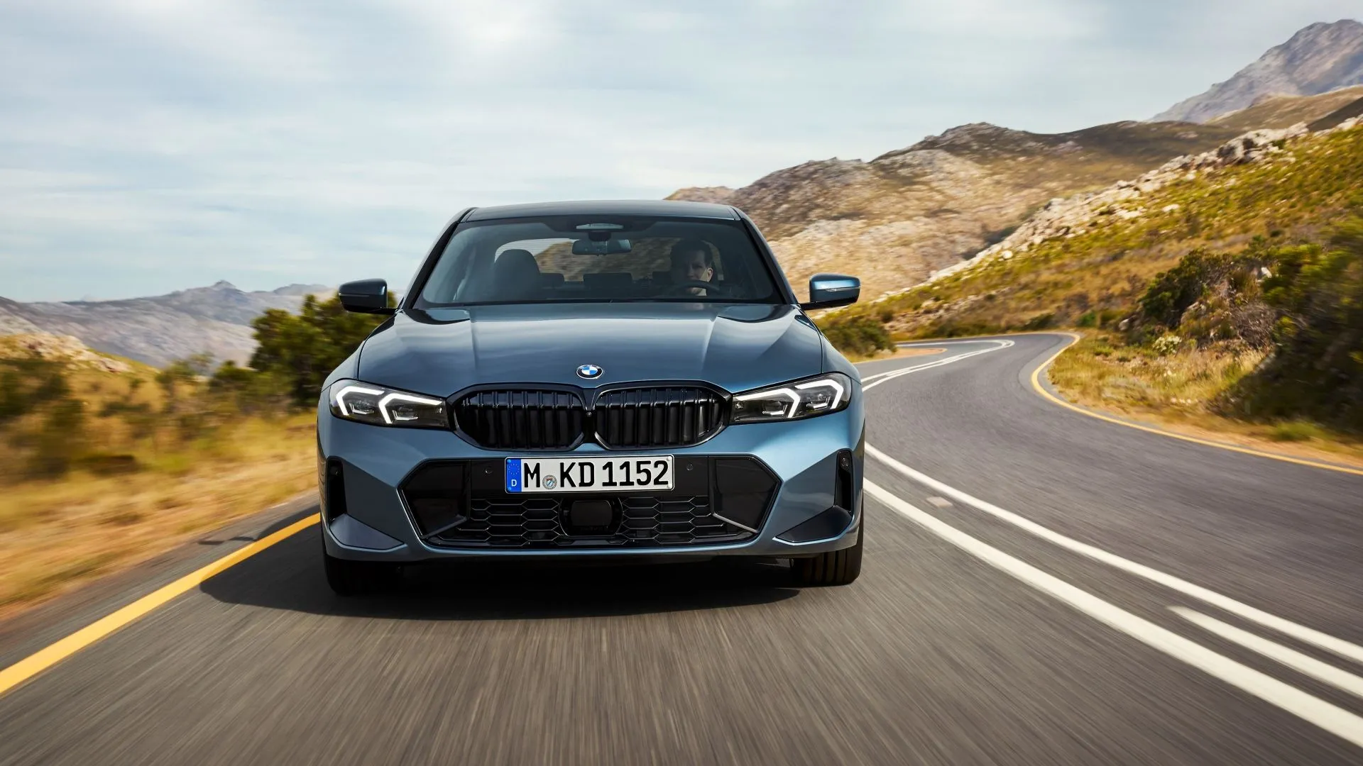 Phần đầu xe ấn tượng của BMW 3-Series 2025, biểu tượng của sự mạnh mẽ và sang trọng