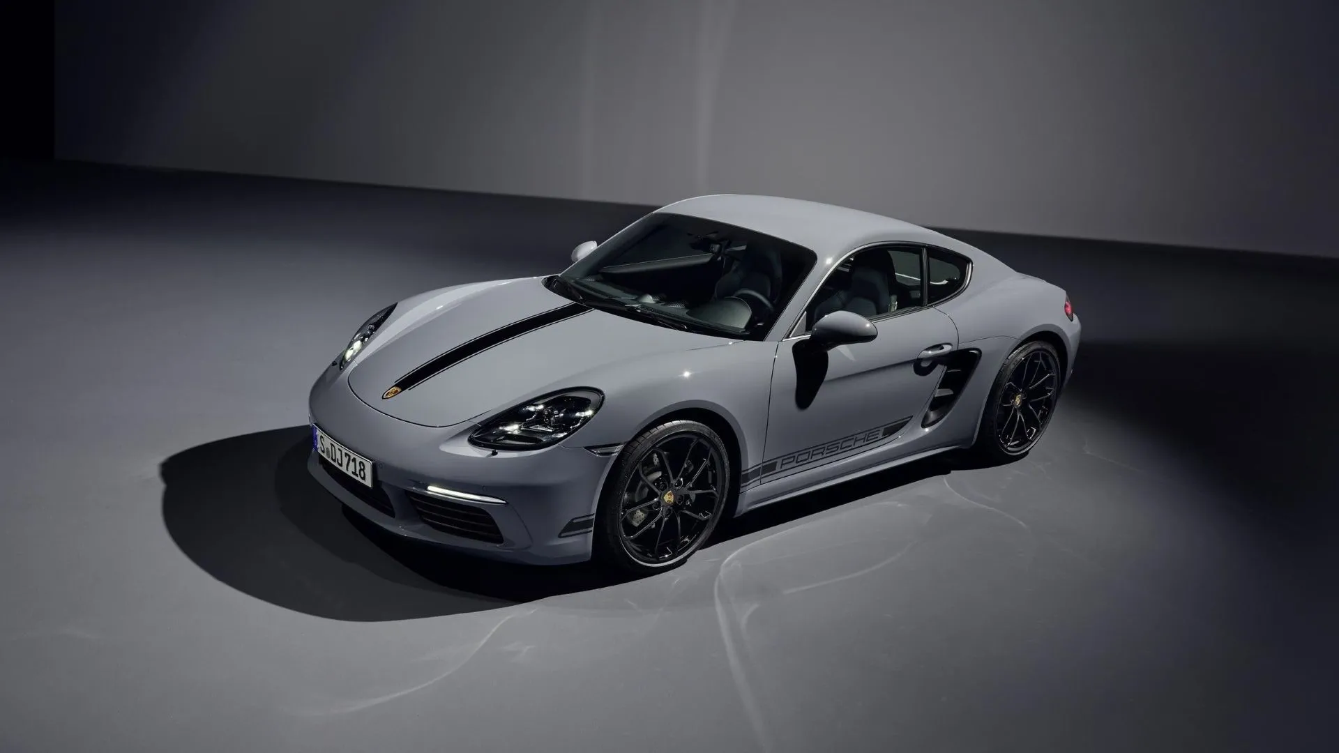 Porsche 718 Cayman Style Edition 2022 màu trắng, xe thể thao coupe đáng tin cậy