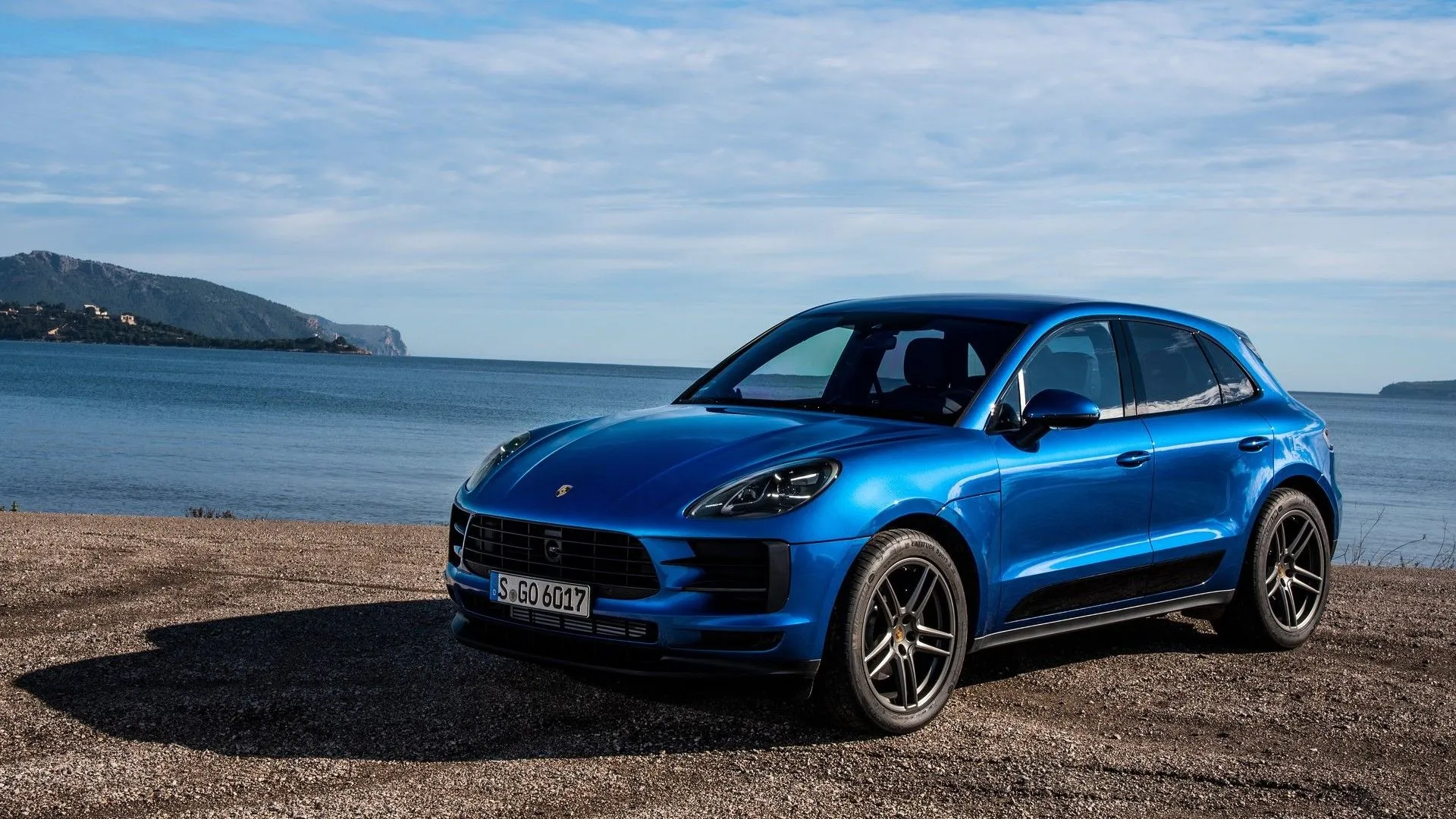 Porsche Macan 2019 màu xám, SUV hạng sang cỡ nhỏ kết hợp hiệu suất thể thao đỉnh cao của Porsche với sự tiện dụng hàng ngày.
